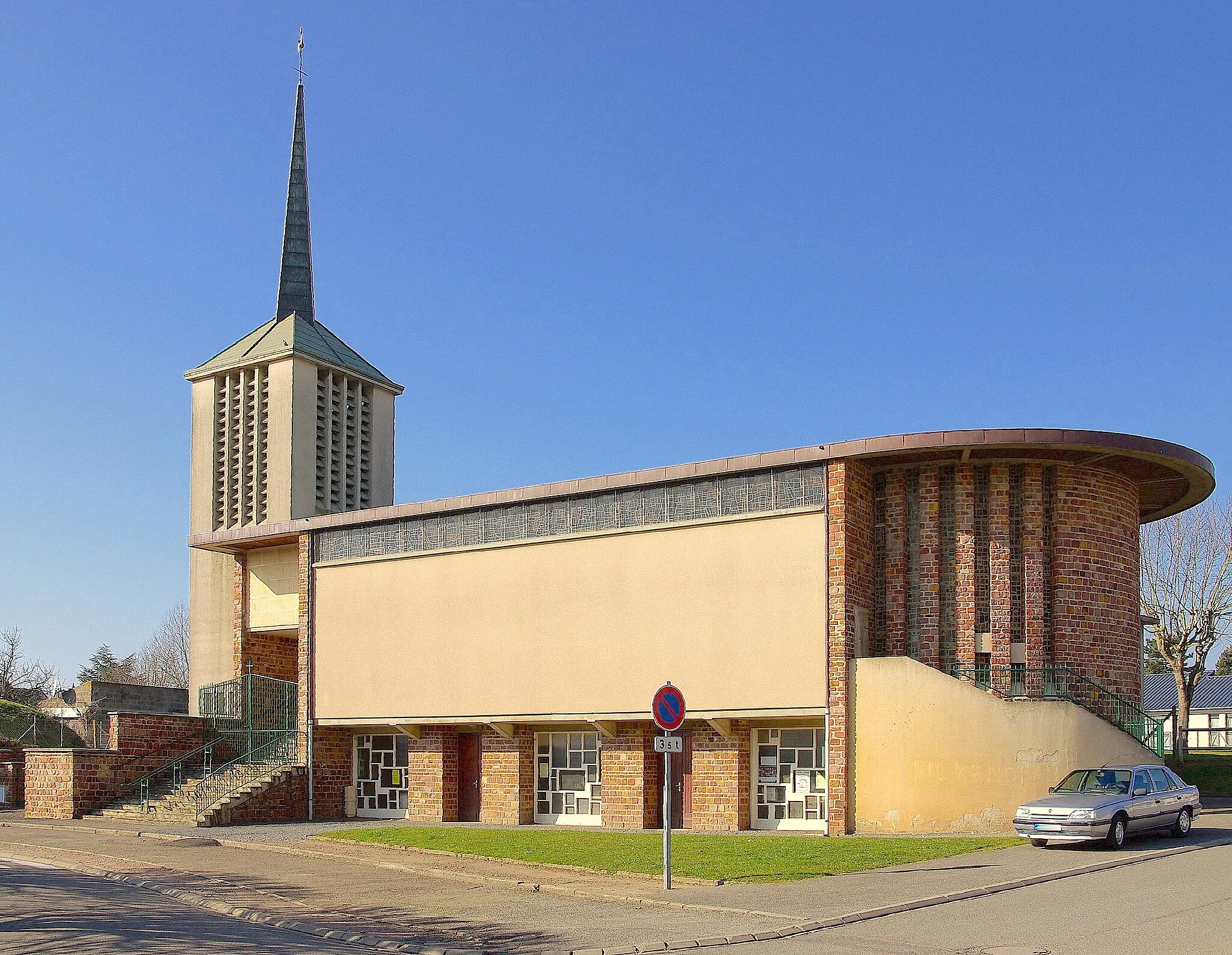 Photo showing: The church of St Martin-de-Fontenay