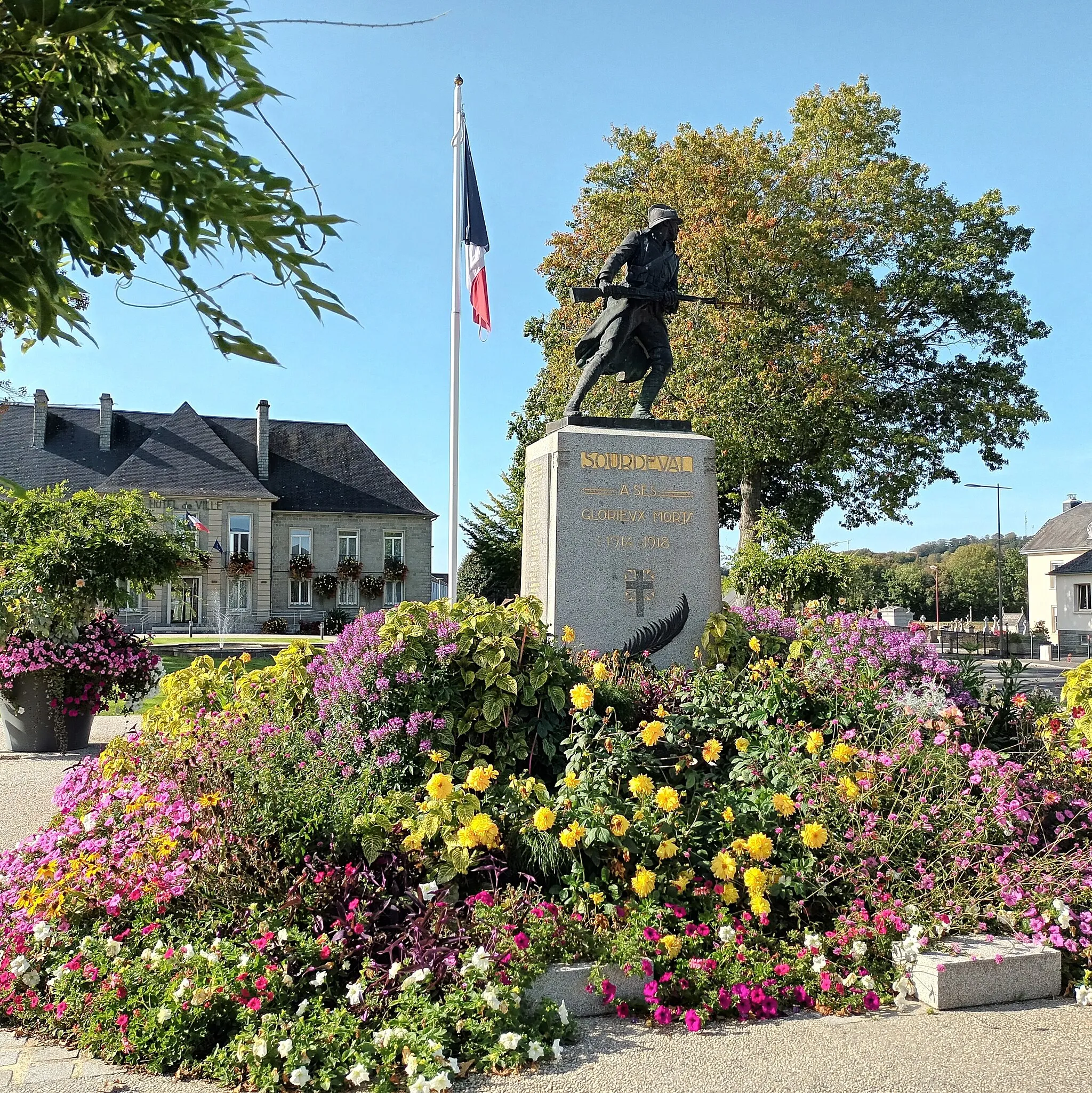 Photo showing: Mémorial des soldats de la guerre de 1914-18.