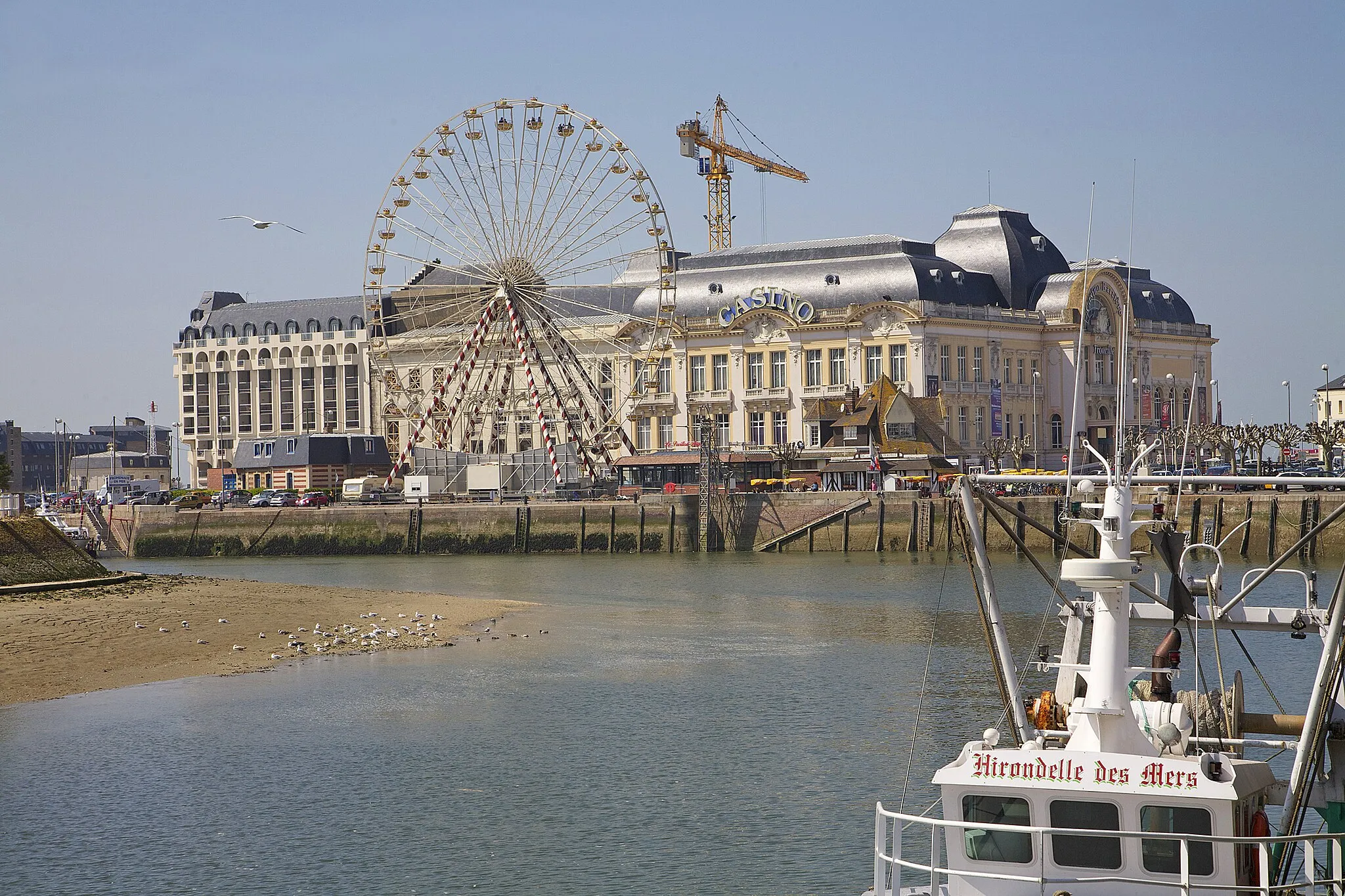 Photo showing: The Casino of Trouville-sur-Mer. The world famous seaside resort is located on the canal coast between Caen and Le Havre. The coastal section is named Côte Fleurie.