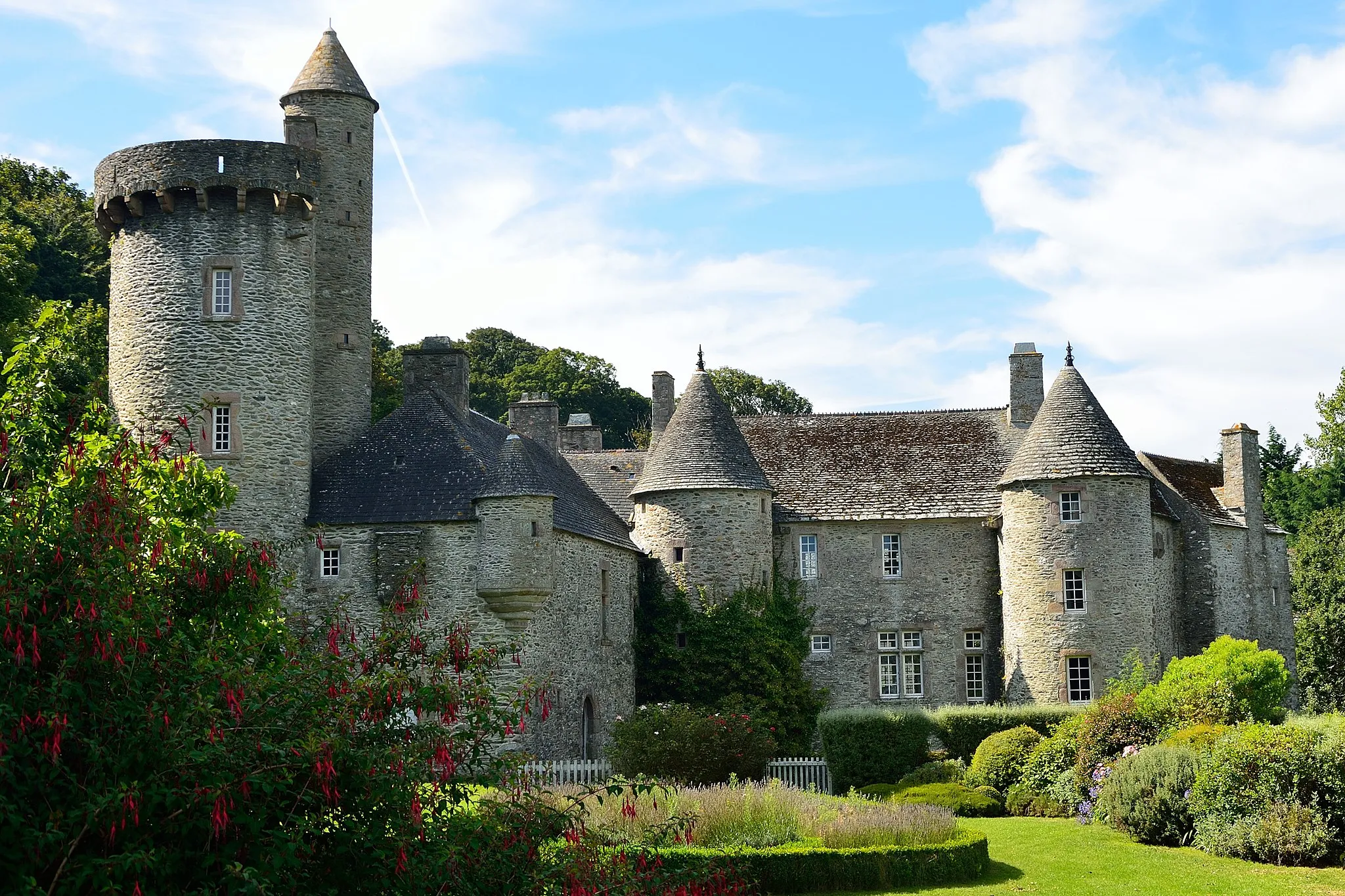 Photo showing: This building is inscrit au titre des monuments historiques de la France. It is indexed in the base Mérimée, a database of architectural heritage maintained by the French Ministry of Culture, under the reference PA00110624 .