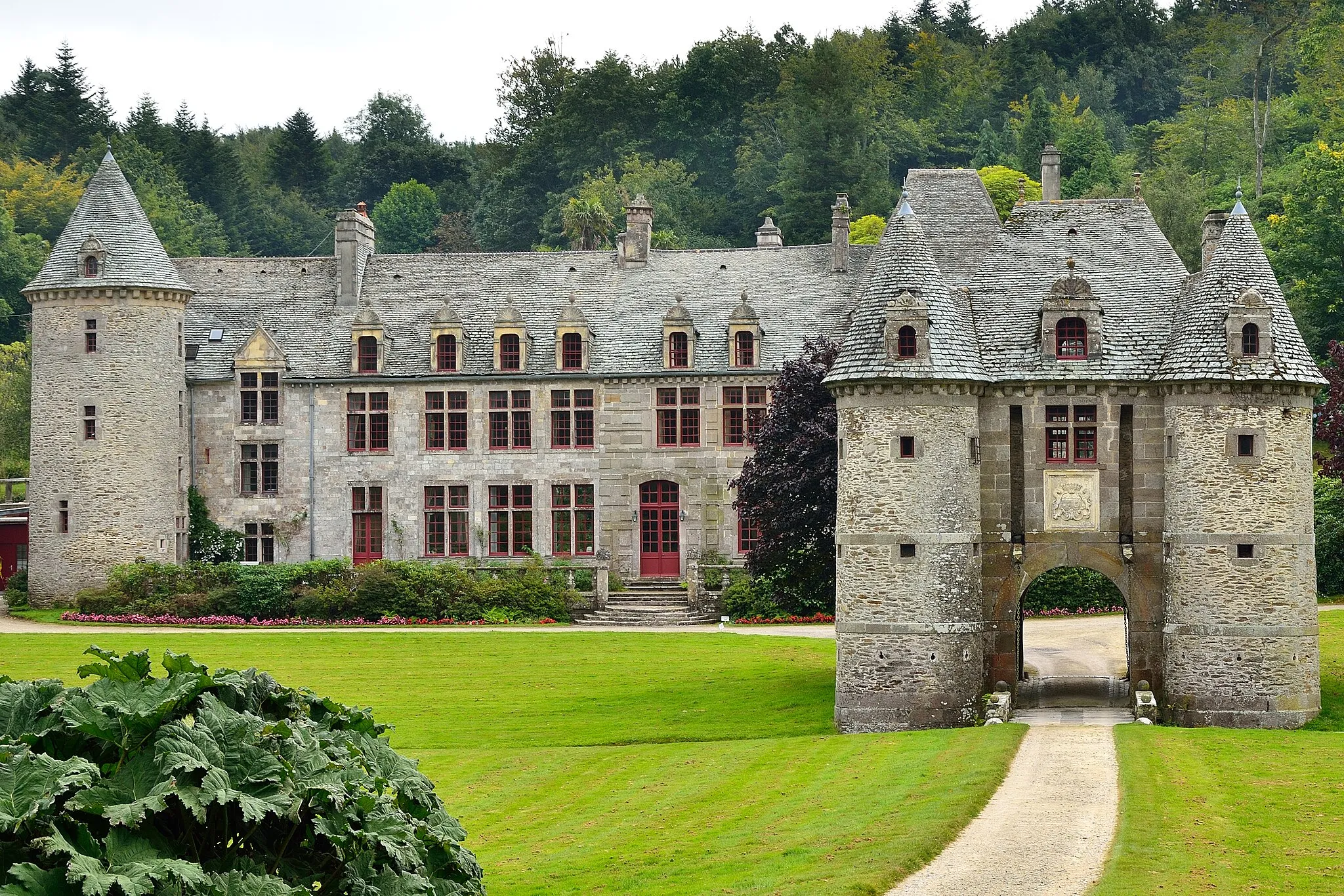 Photo showing: This building is indexed in the base Mérimée, a database of architectural heritage maintained by the French Ministry of Culture, under the reference PA00110623 .