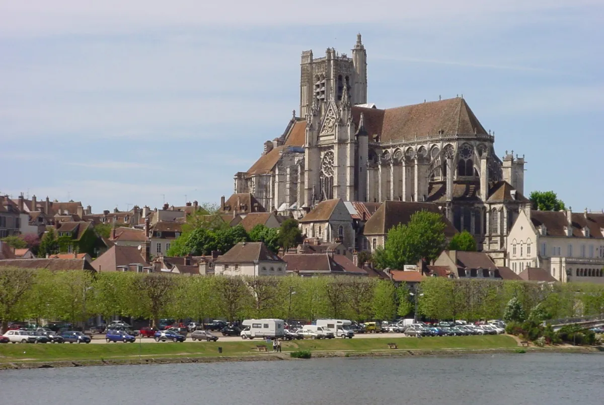 Photo showing: La cathédrale Saint-Étienne au bords de l'Yonne, Auxerre, Bourgogne