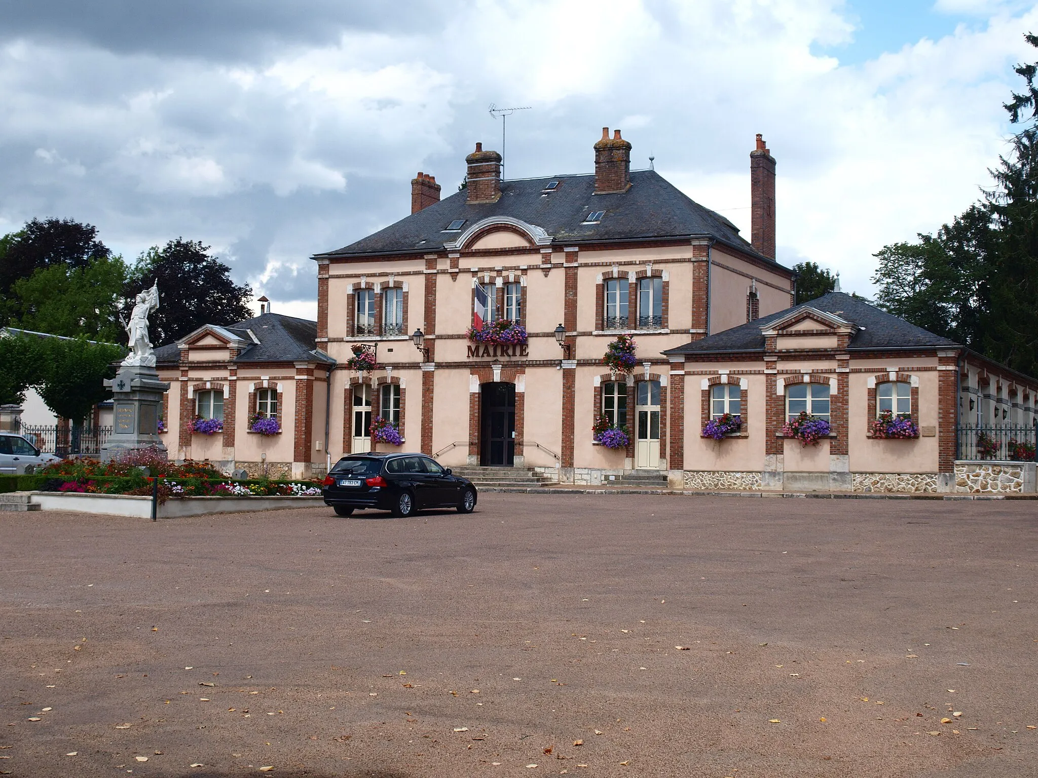 Photo showing: Bléneau (Yonne, France)