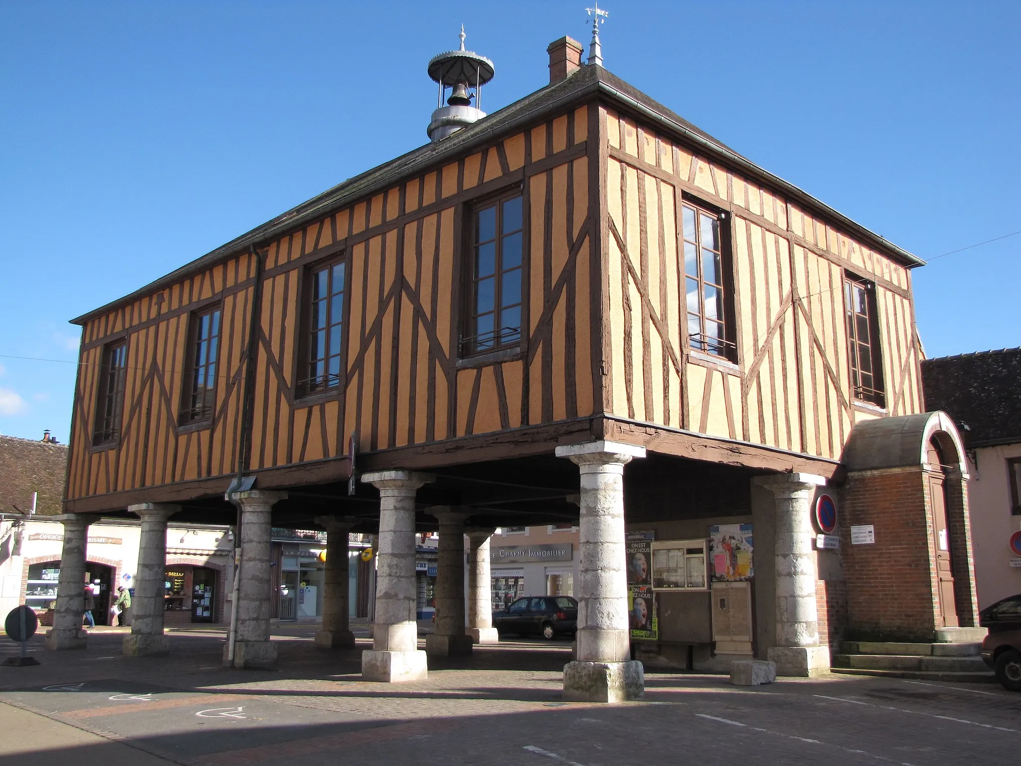 Photo showing: Charny, Yonne, Bourgogne, France. The market hall.