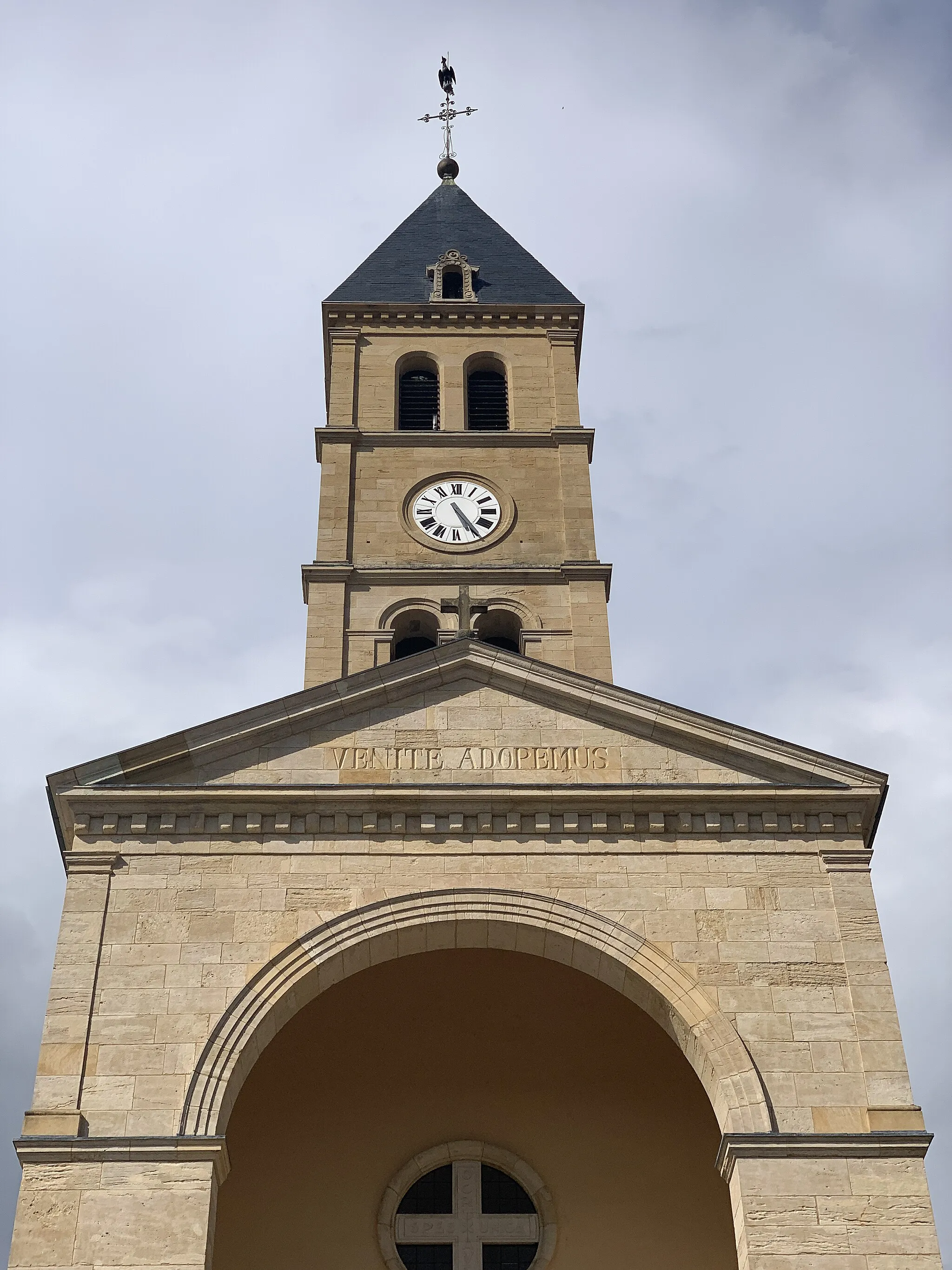 Photo showing: Église Notre-Dame-de-la-Nativité de Chauffailles.