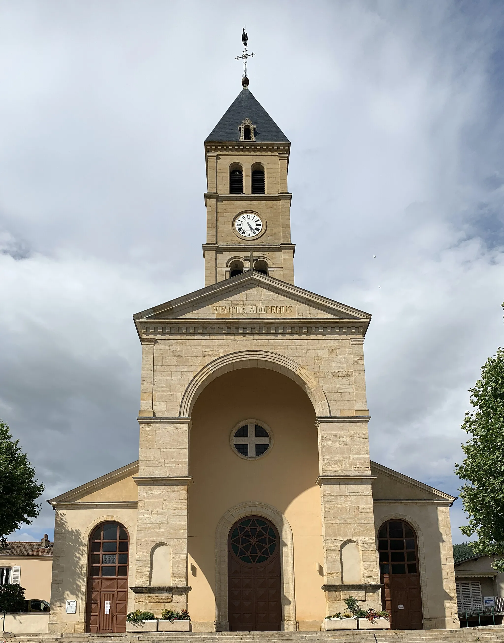 Photo showing: Église Notre-Dame-de-la-Nativité de Chauffailles.