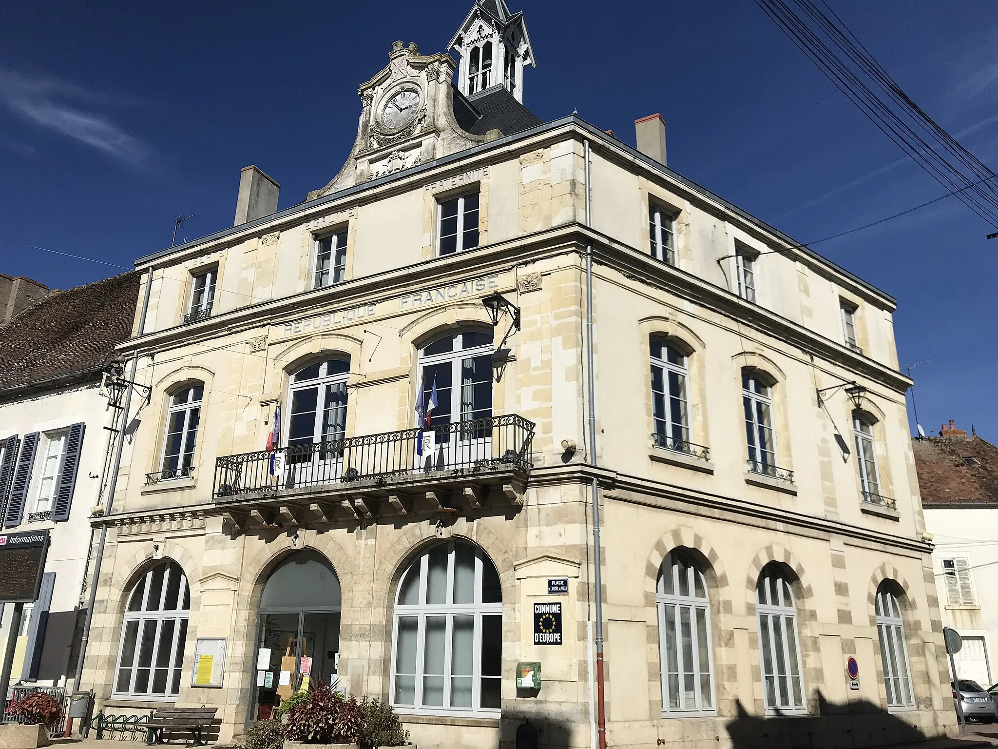 Photo showing: Corbigny - hôtel de ville