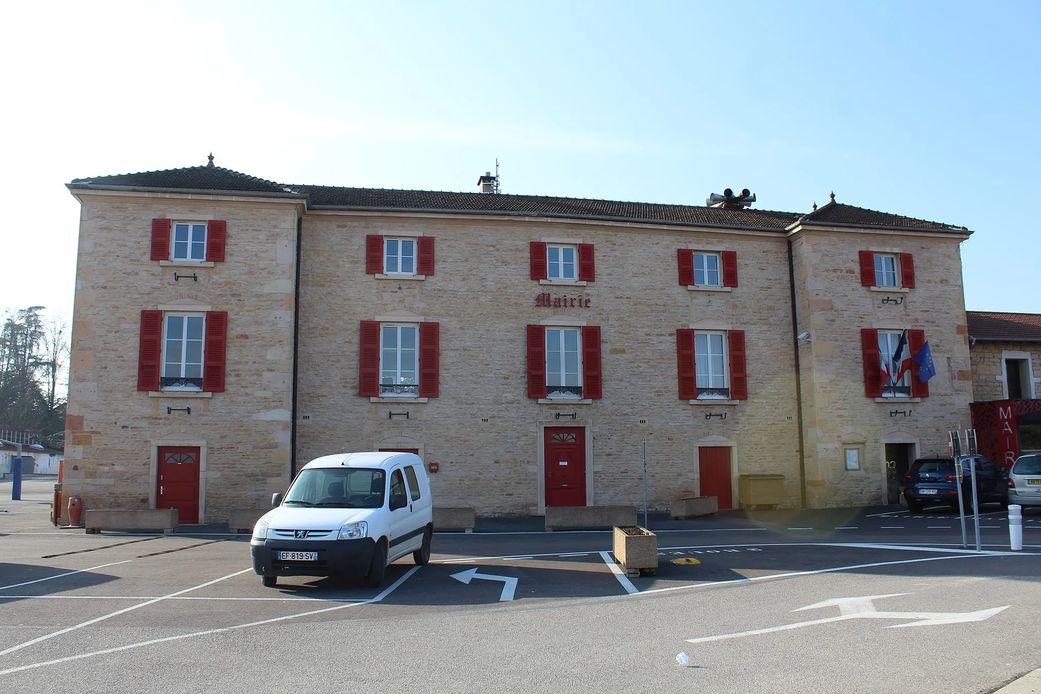 Photo showing: Mairie de Crêches-sur-Saône.