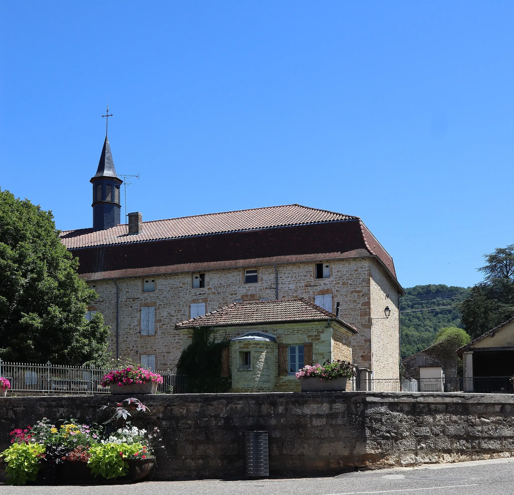 Photo showing: Extérieur de l'Hôpital de Cuiseaux (Saône-et-Loire).