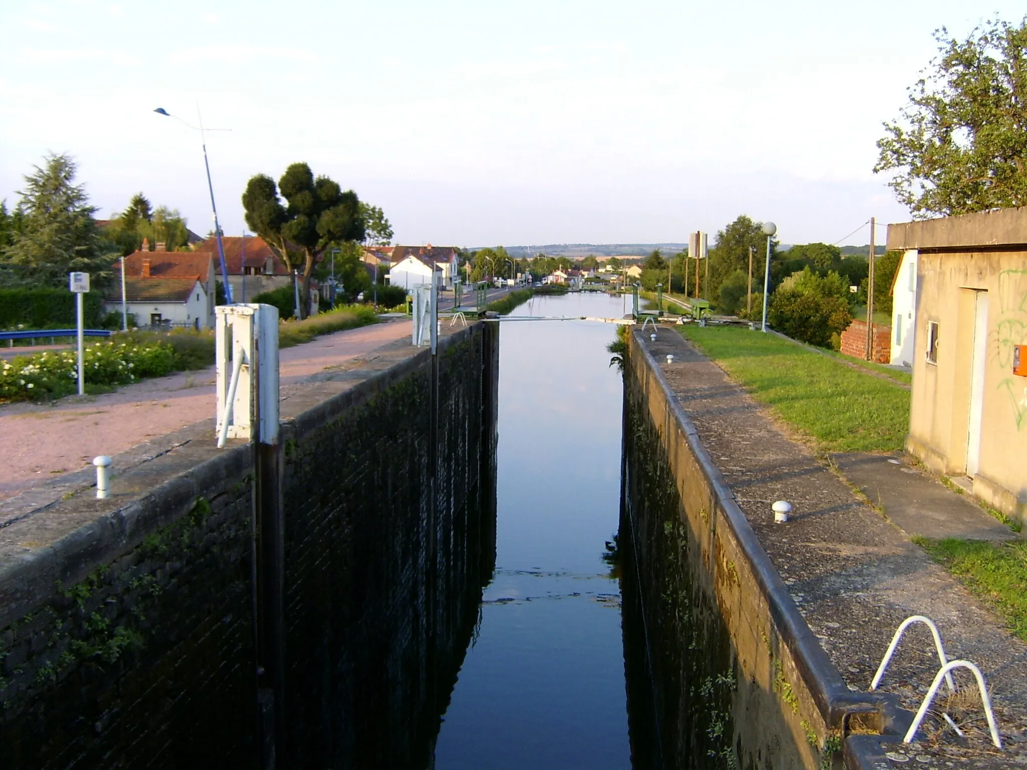 Photo showing: Ecluse nr.1 te Ecuisses in het Canal-du-Centre.