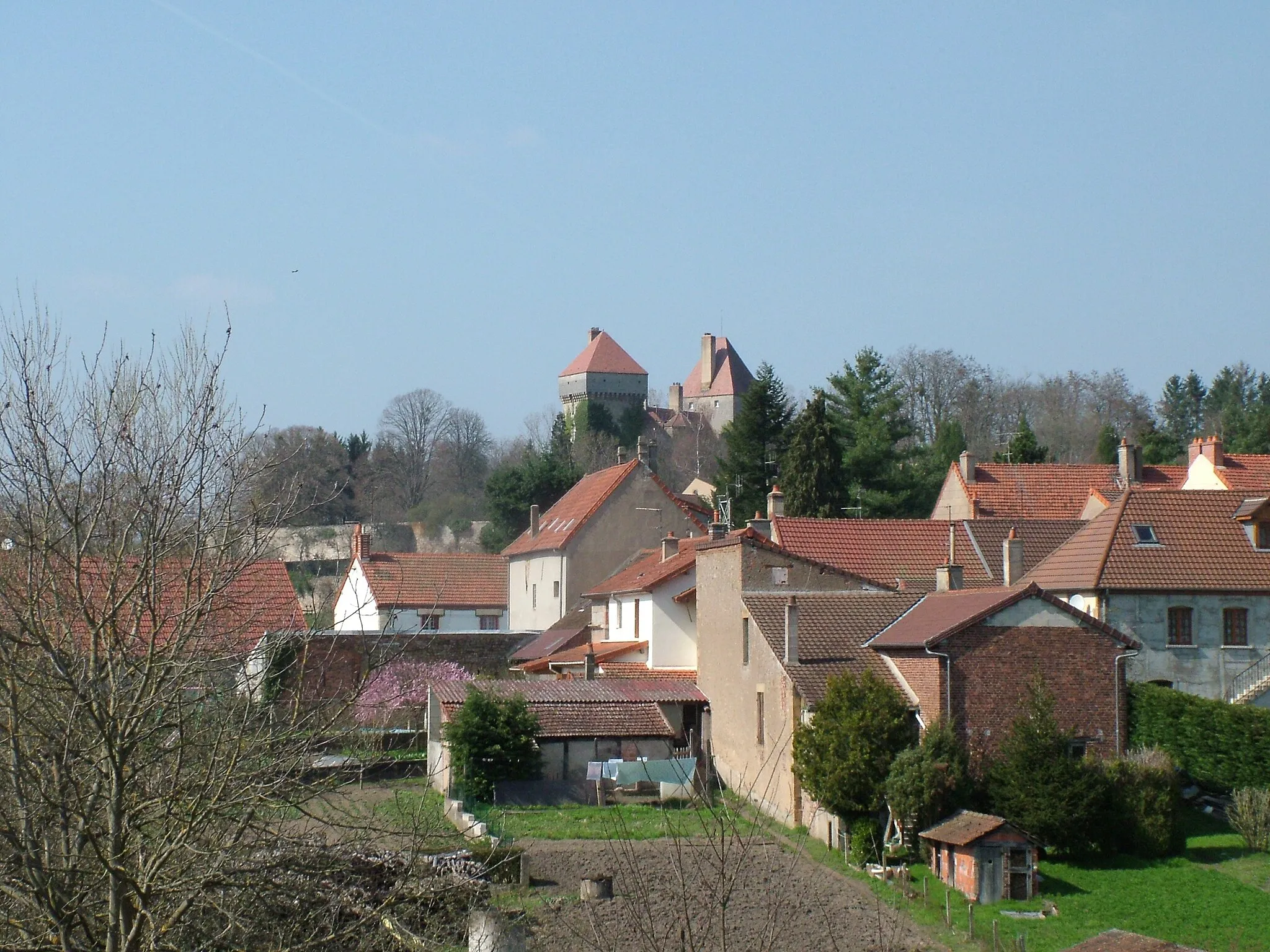 Photo showing: Epinac (Saône-et-Loire, France) - Vue du château