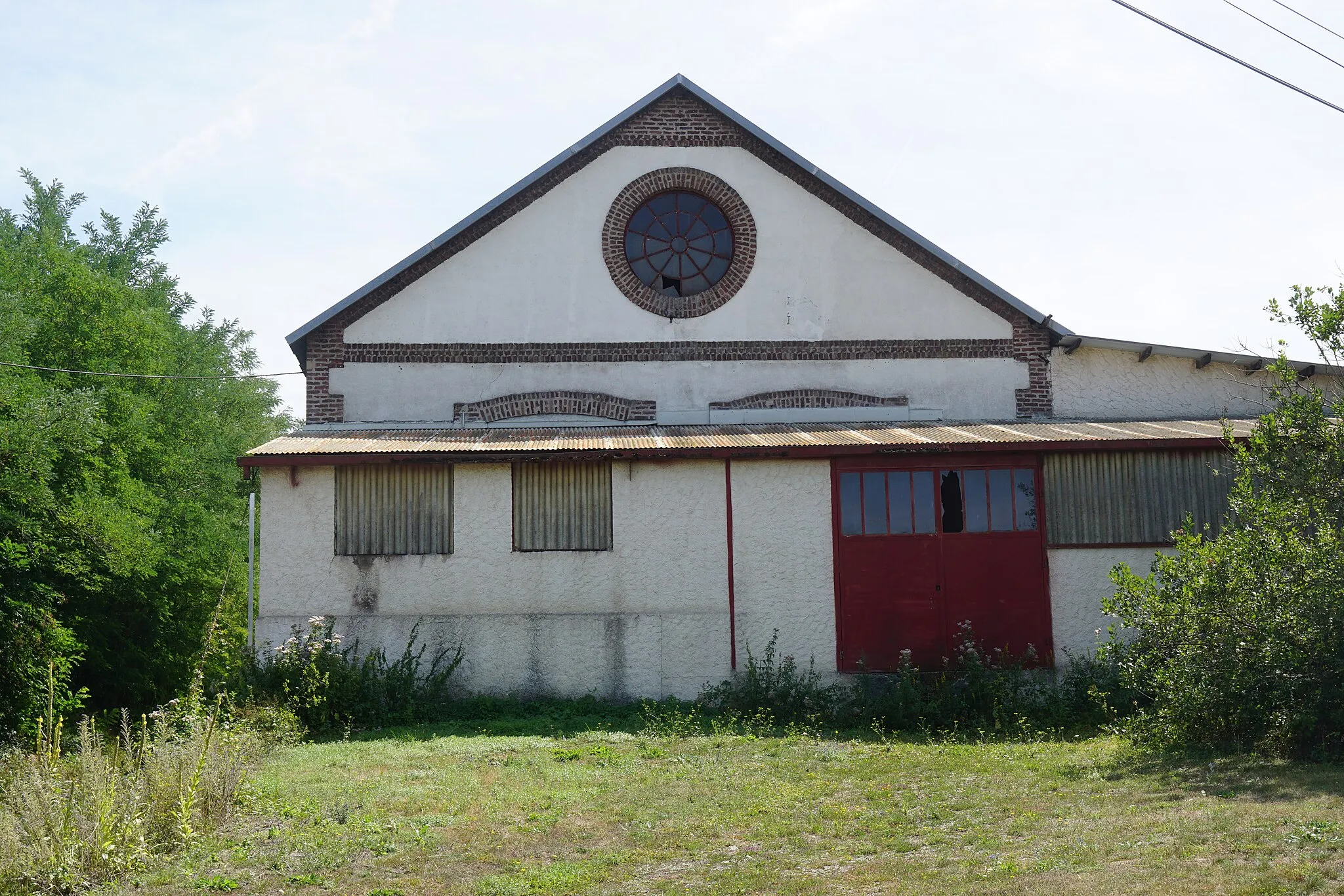 Photo showing: Le bâtiment de la machine d'extraction du puits Saint-Charles (Houillères d'Épinac).