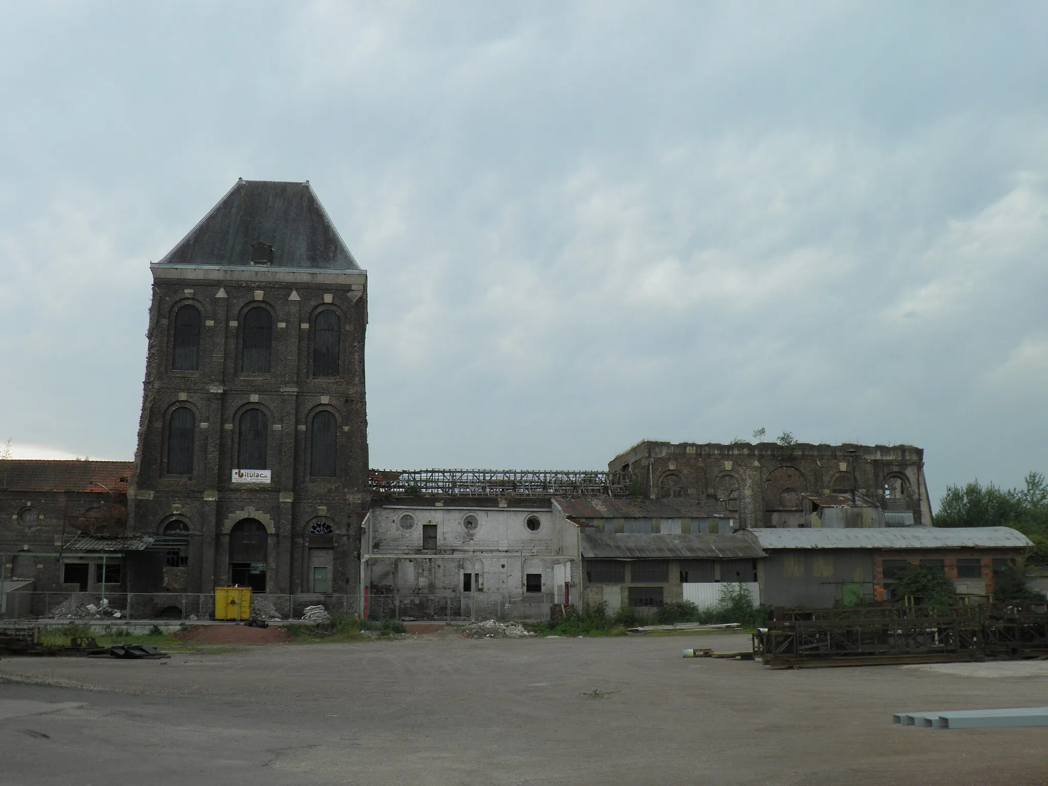 Photo showing: Le puits Hottinger est foncé en 1863 et atteint 618 m de profondeur. Il est fermé en 1936.