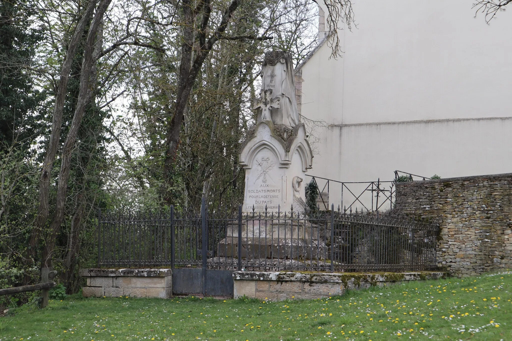 Photo showing: Monument aux morts de la guerre de 1870 à Fontaine-lès-Dijon (21).