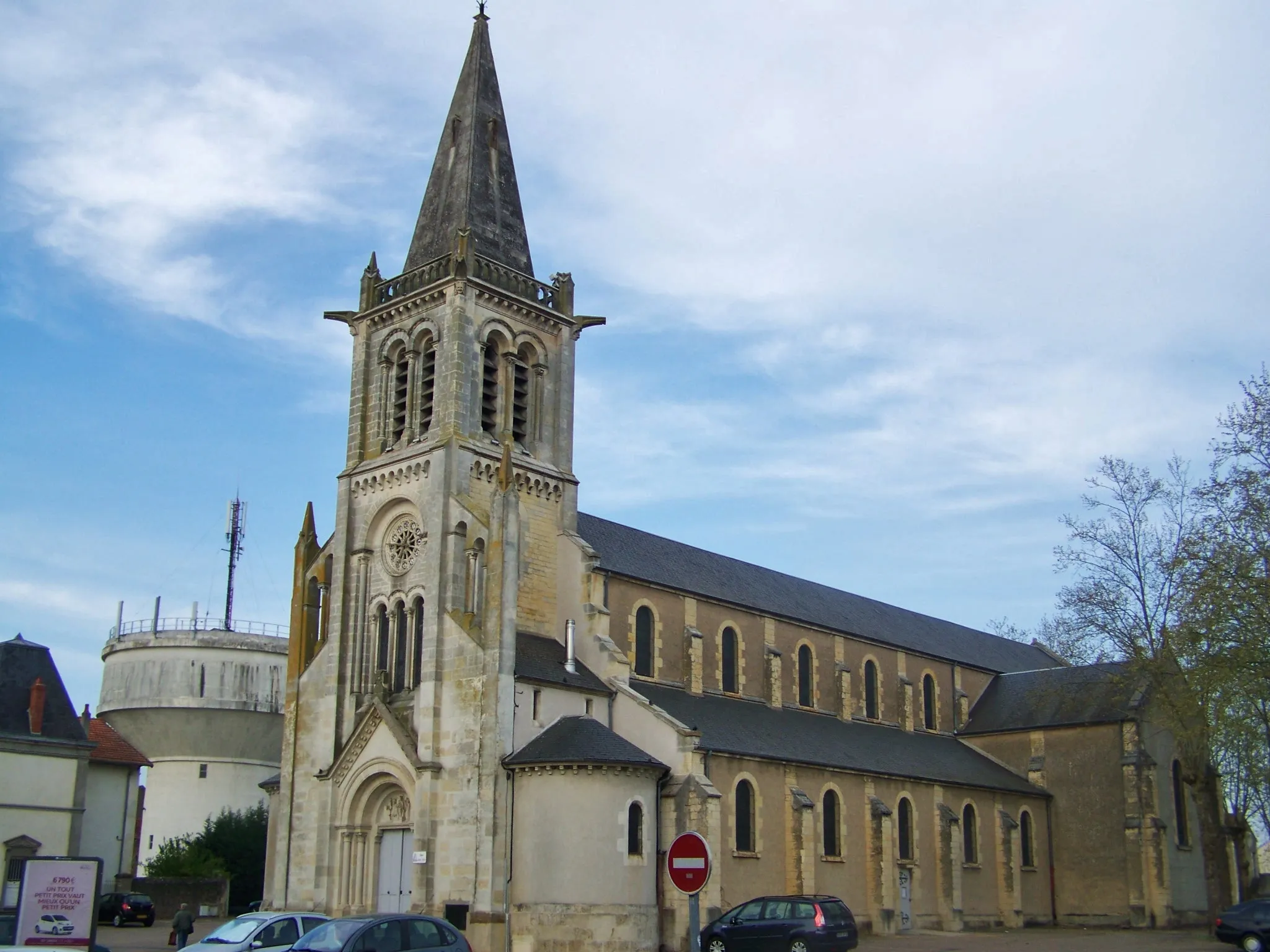 Photo showing: Sight of the église Saint-Louis church of Fourchambault near Nevers in Nièvre, France.