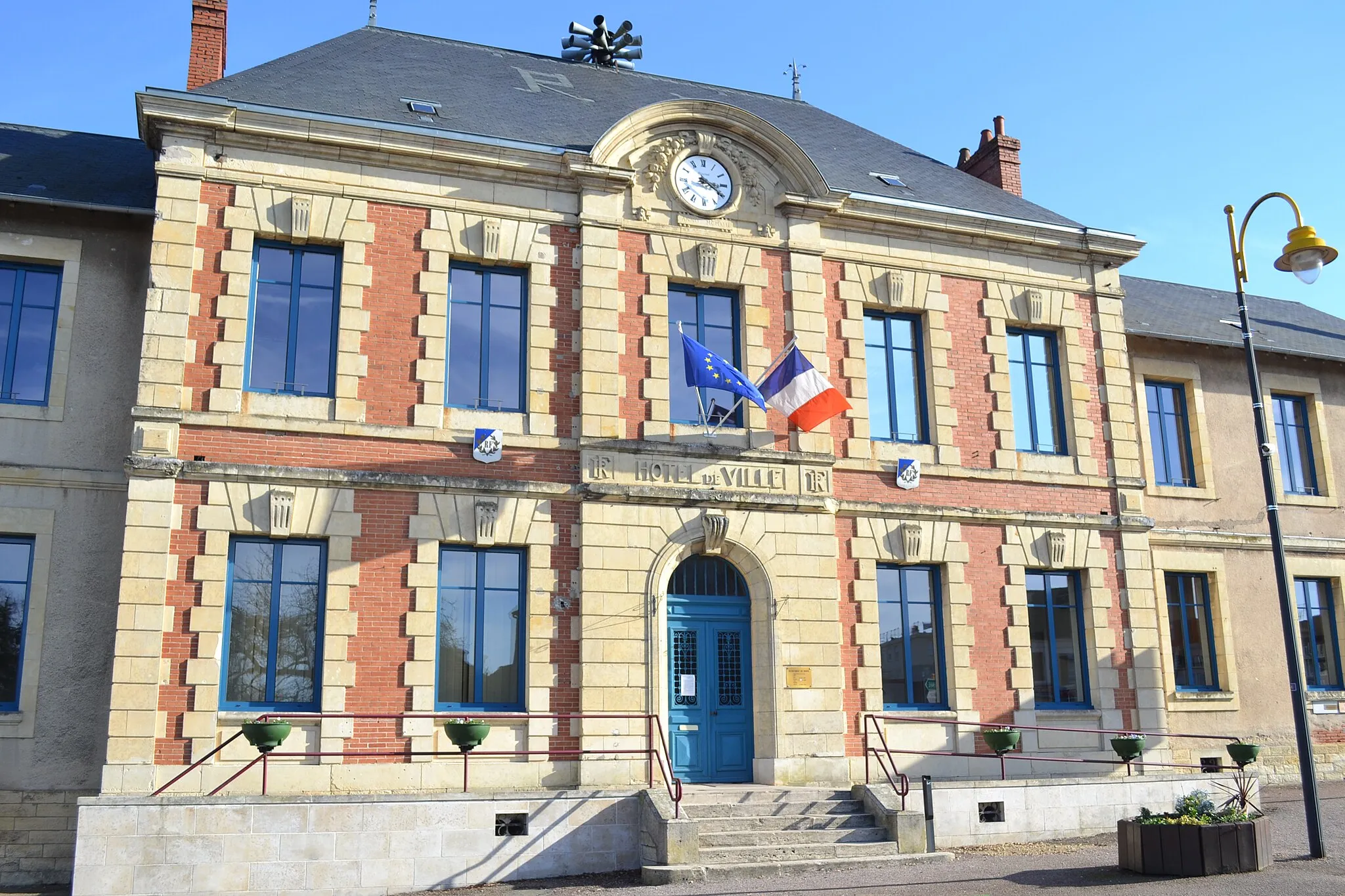Photo showing: Mairie de Guérigny (Nièvre).