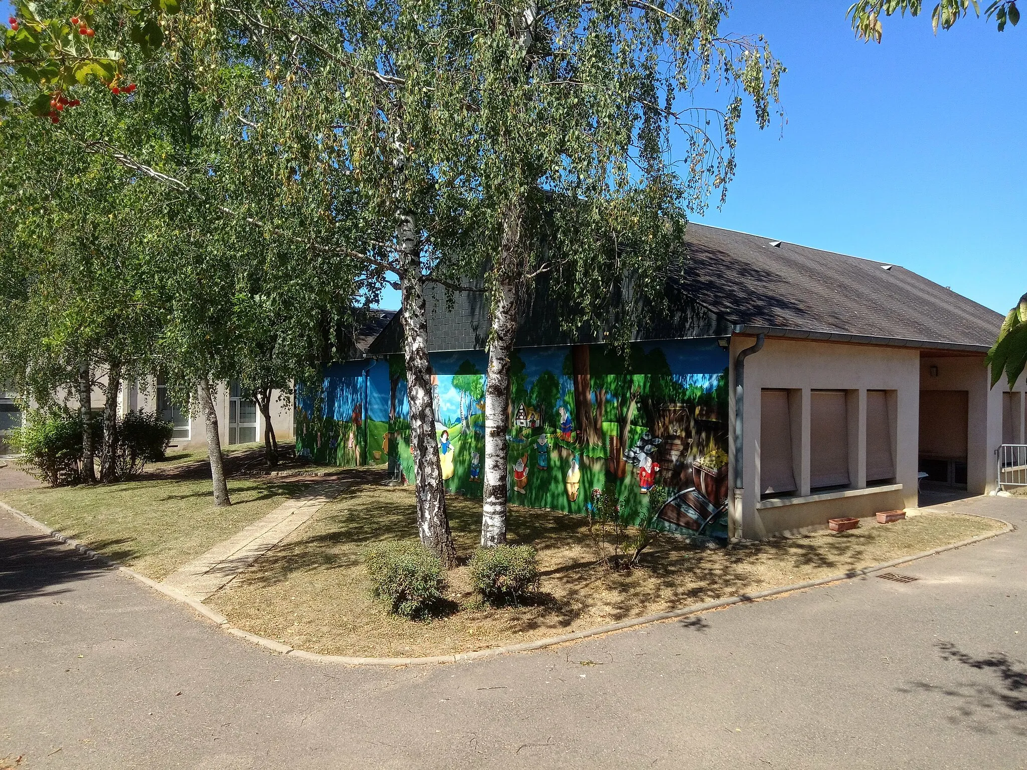 Photo showing: Ecole maternelle publique du Bourg