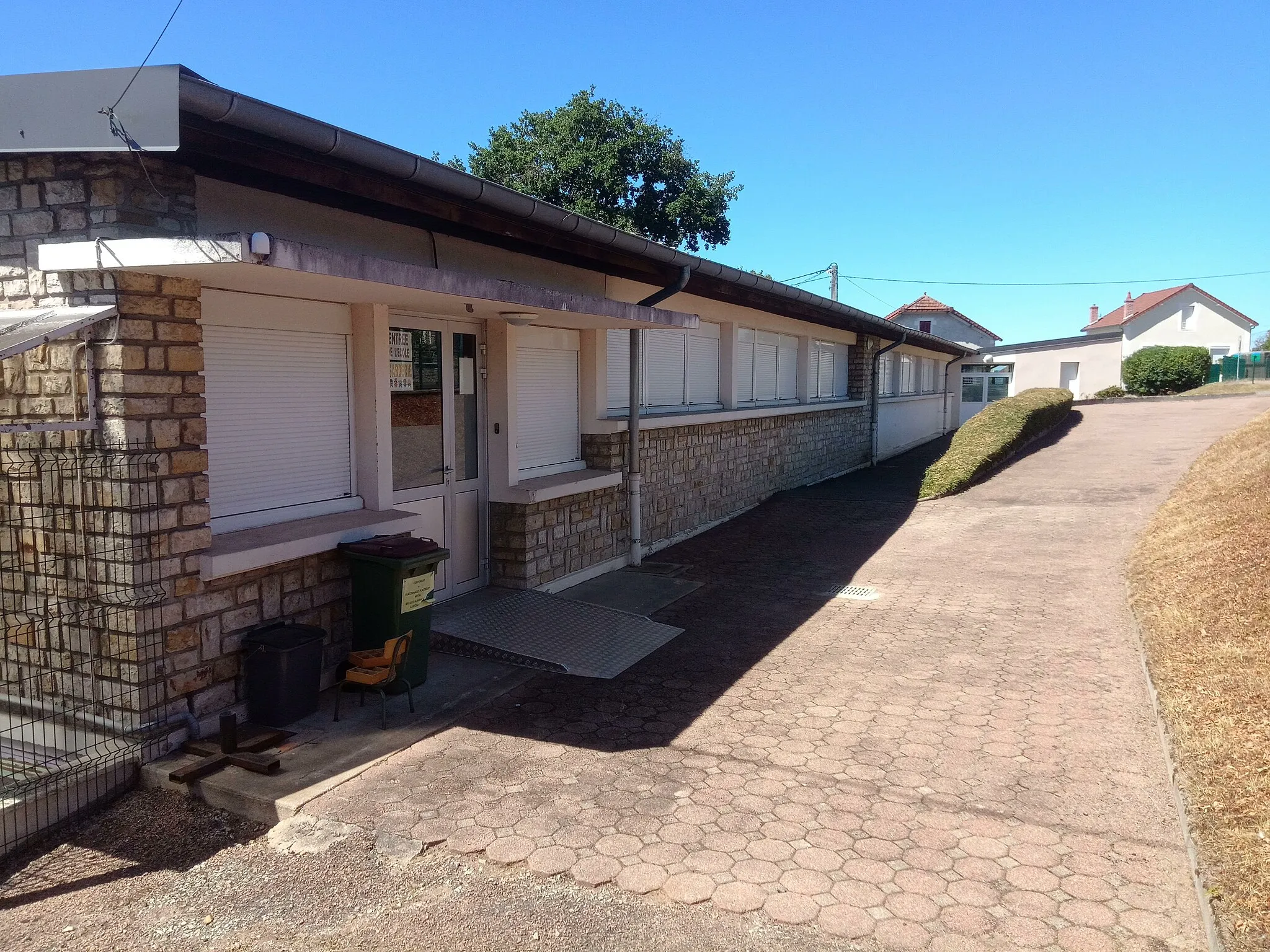 Photo showing: Ecole maternelle publique du Beuche