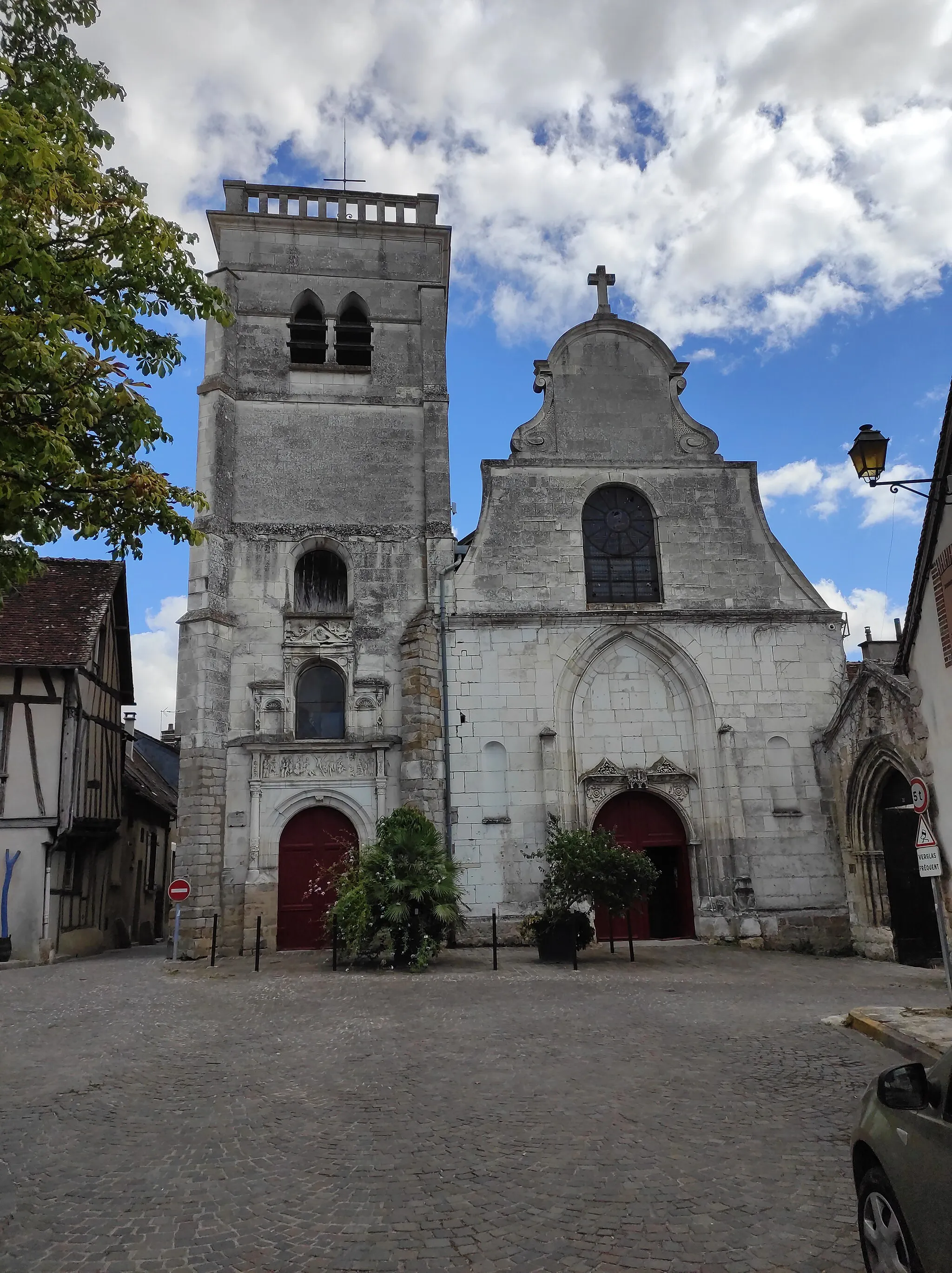 Photo showing: Joigny, Yonne, Bourgogne, France