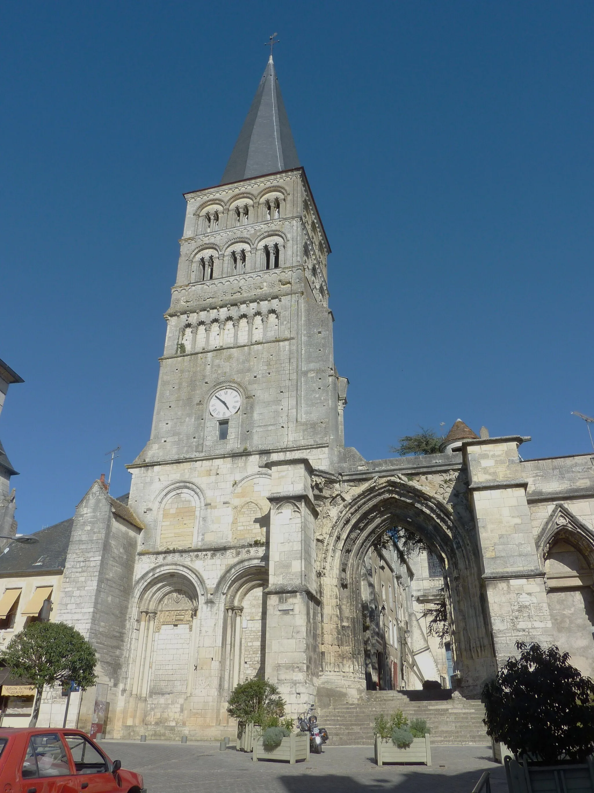 Photo showing: La Charité-sur-Loire : la façade de l'église prieurale Notre-Dame