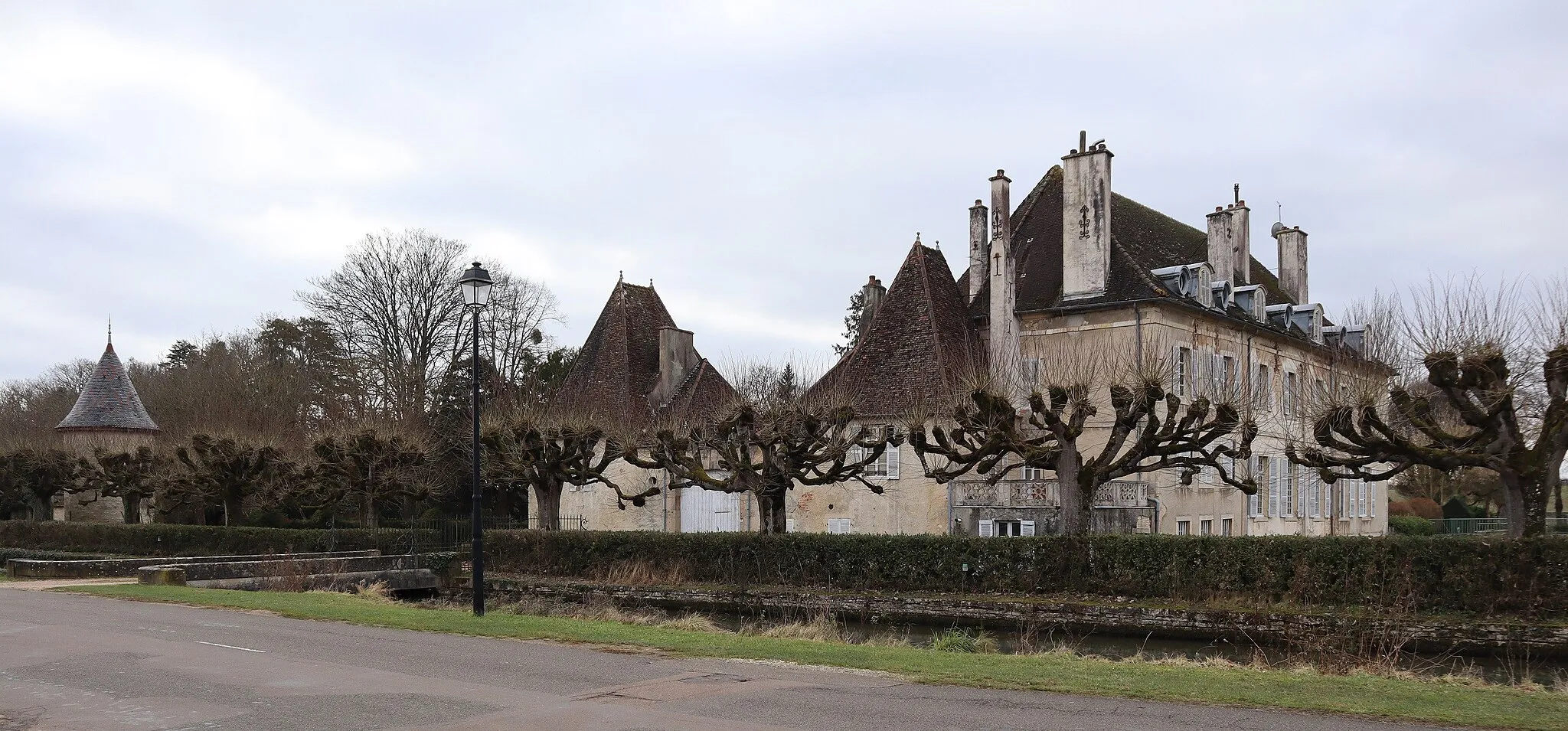 Photo showing: Extérieur du château de Ladoix-Serrigny (21).