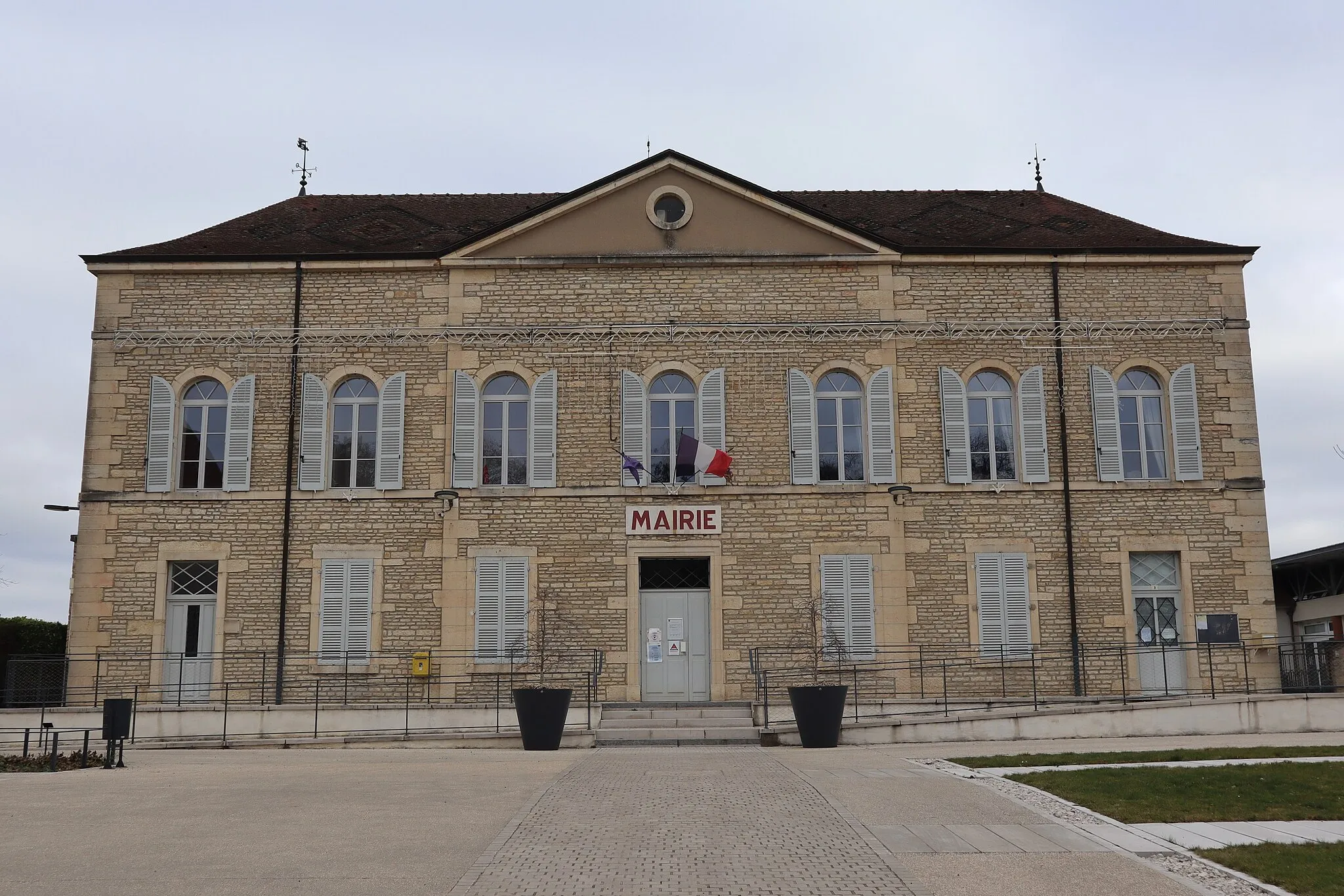 Photo showing: Mairie de Ladoix-Serrigny (21).