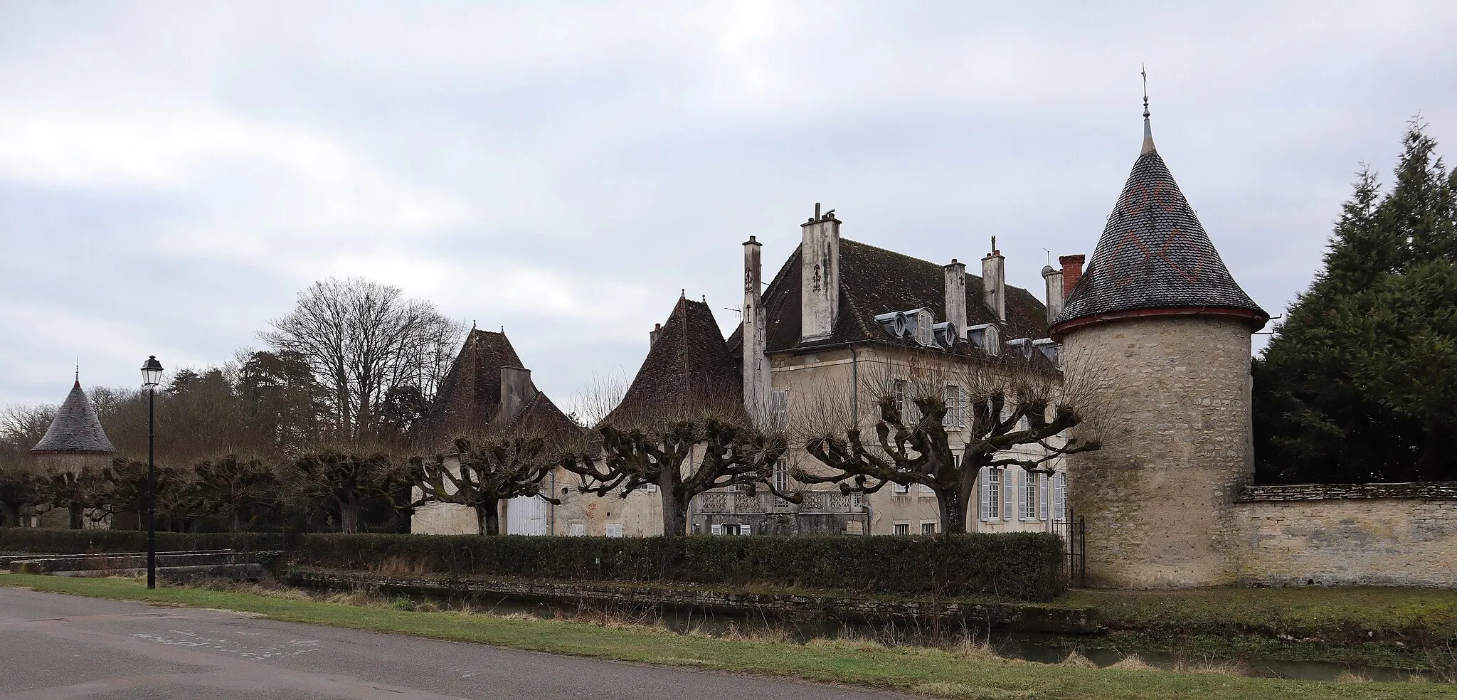 Photo showing: Extérieur du château de Ladoix-Serrigny (21).