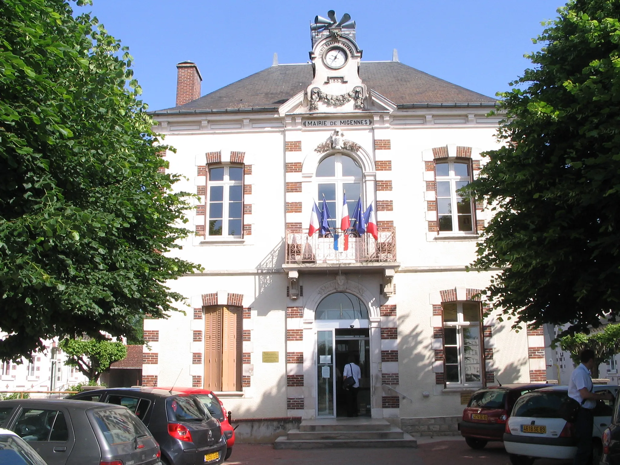 Photo showing: The town hall of Migennes, Yonne, France.