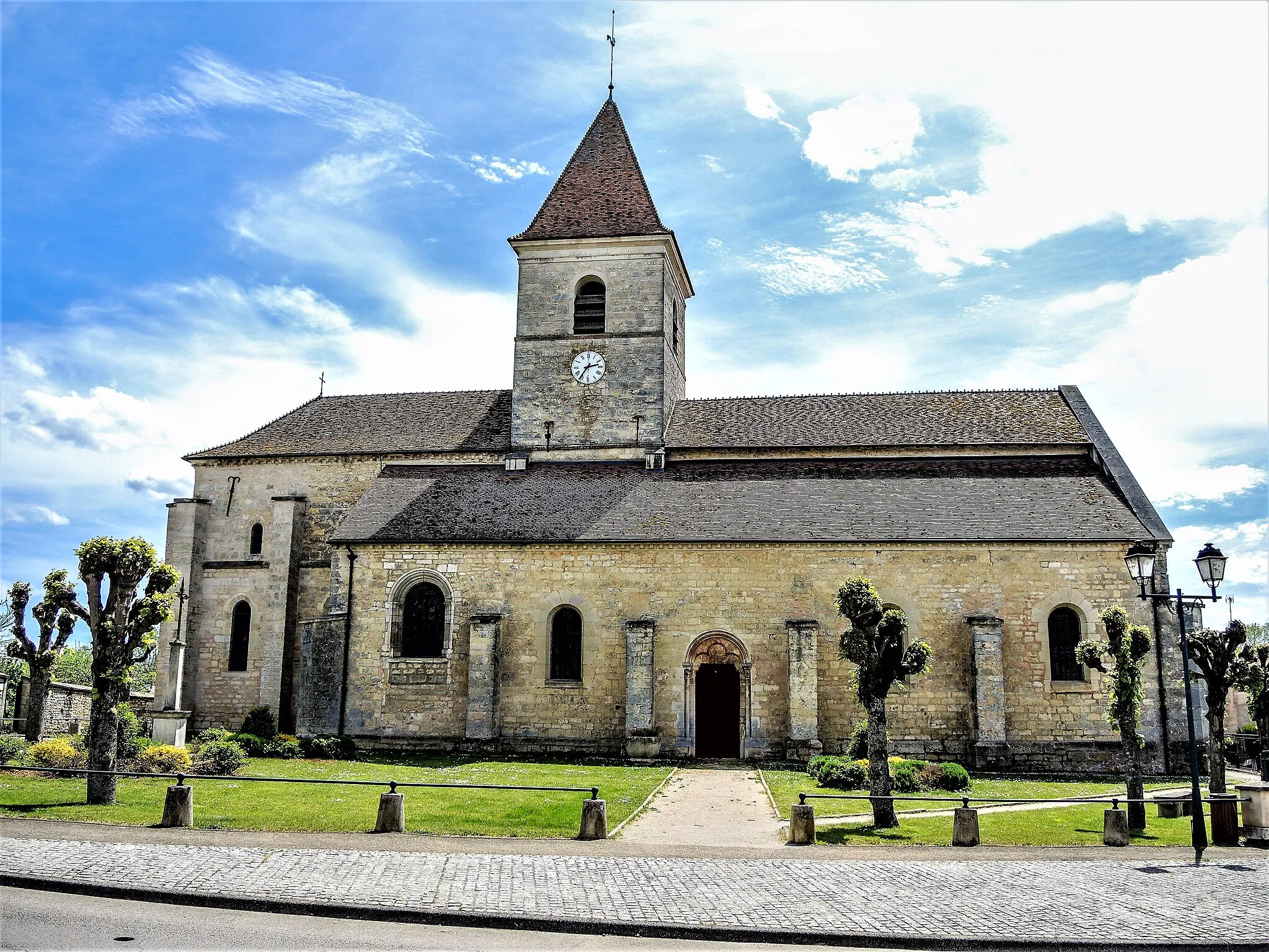 Photo showing: Eglise de Mirebeau-sur-Bèze