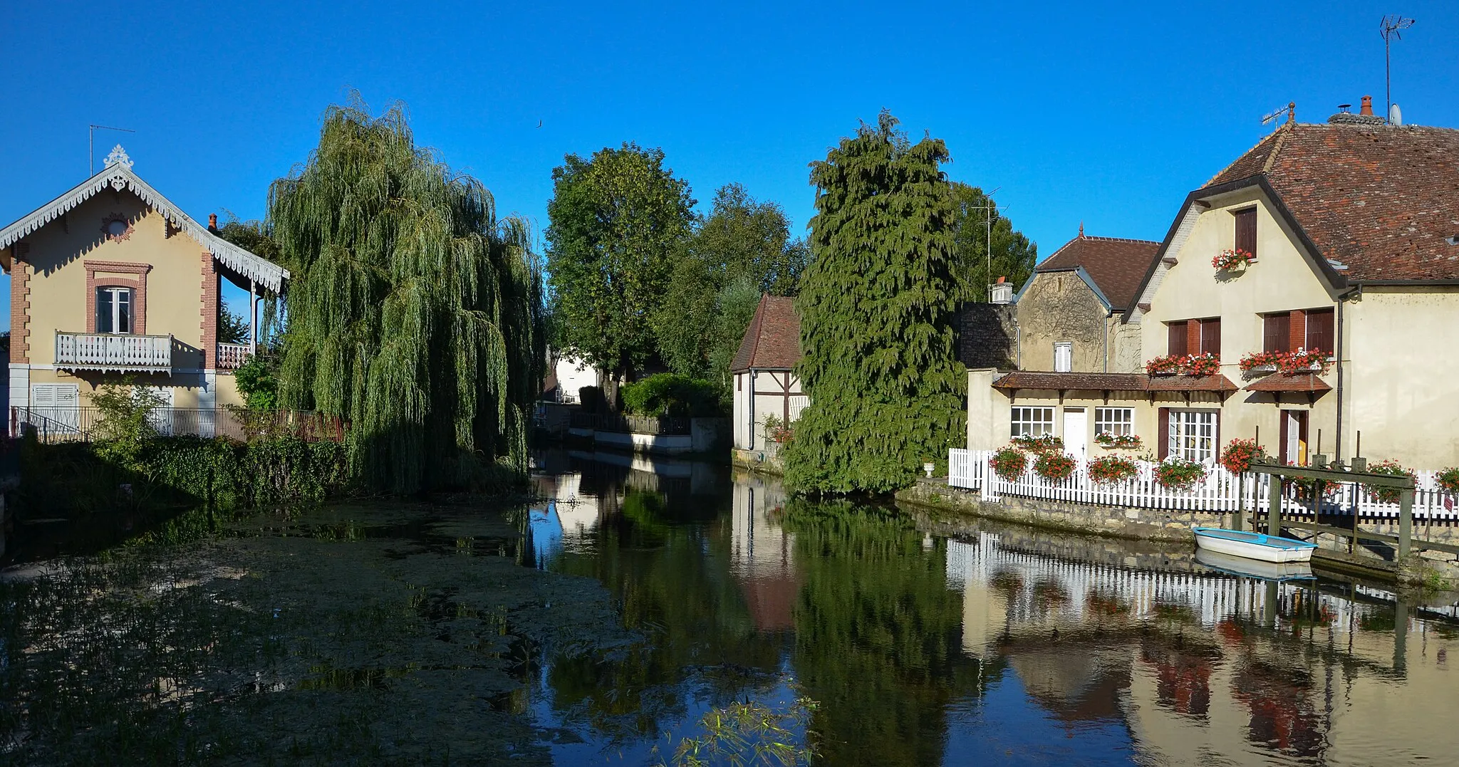 Photo showing: la Bèze à Mirebeau sur Bèze, Côte-d'Or , France