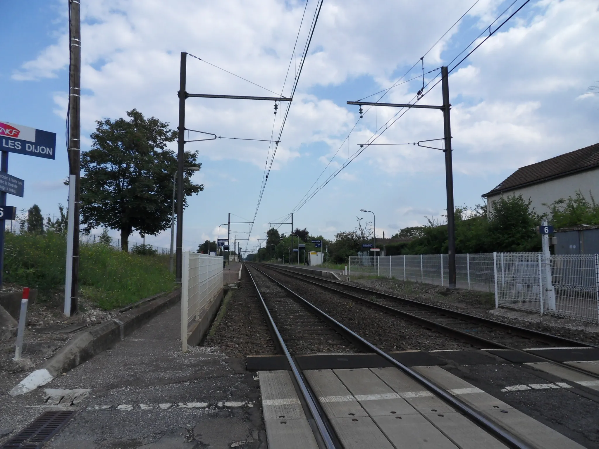 Photo showing: The train station of Gare_Neuilly-lès-Dijon, Côte-d'Or, France.