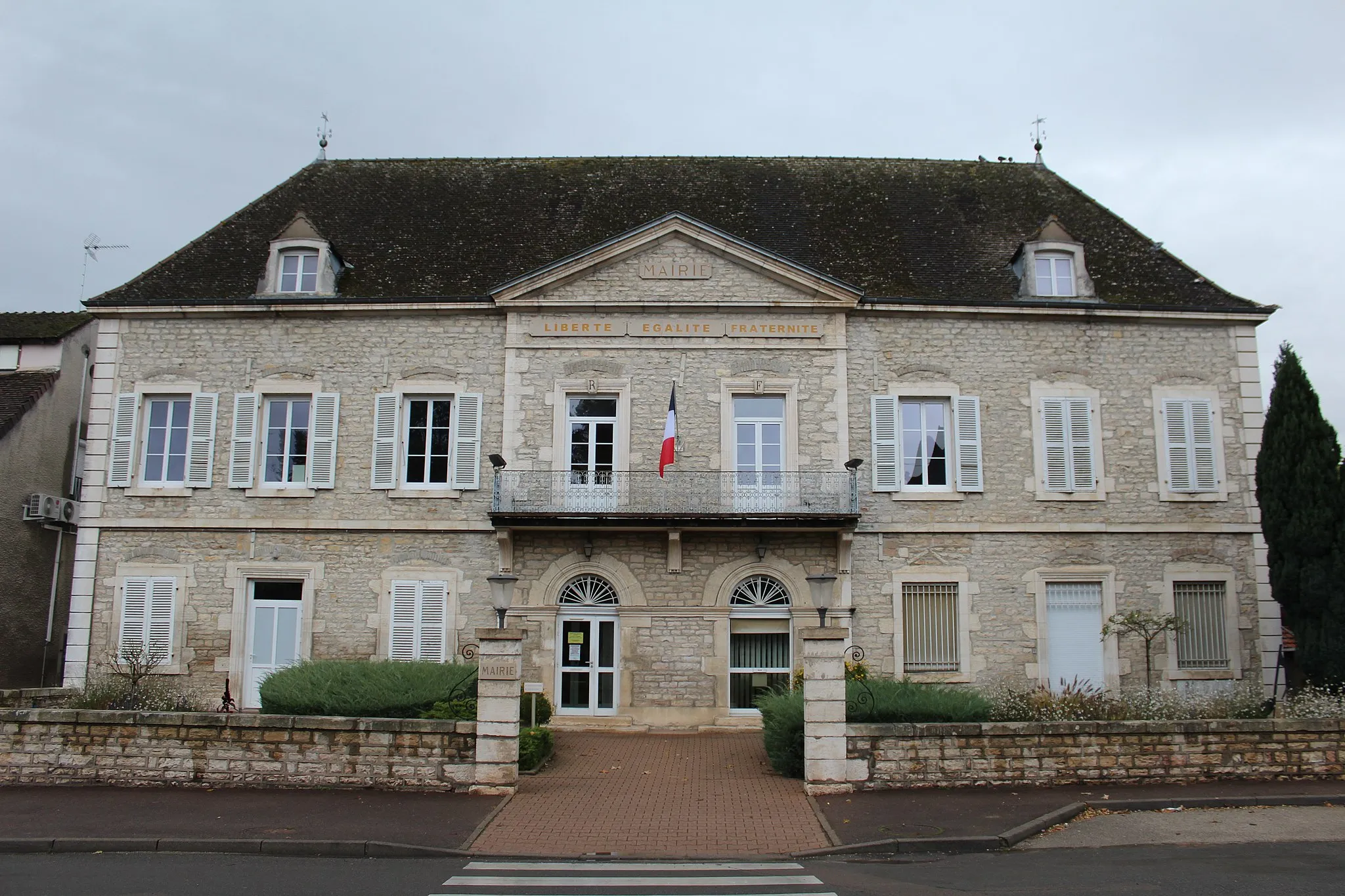Photo showing: Mairie d'Ouroux-sur-Saône.
