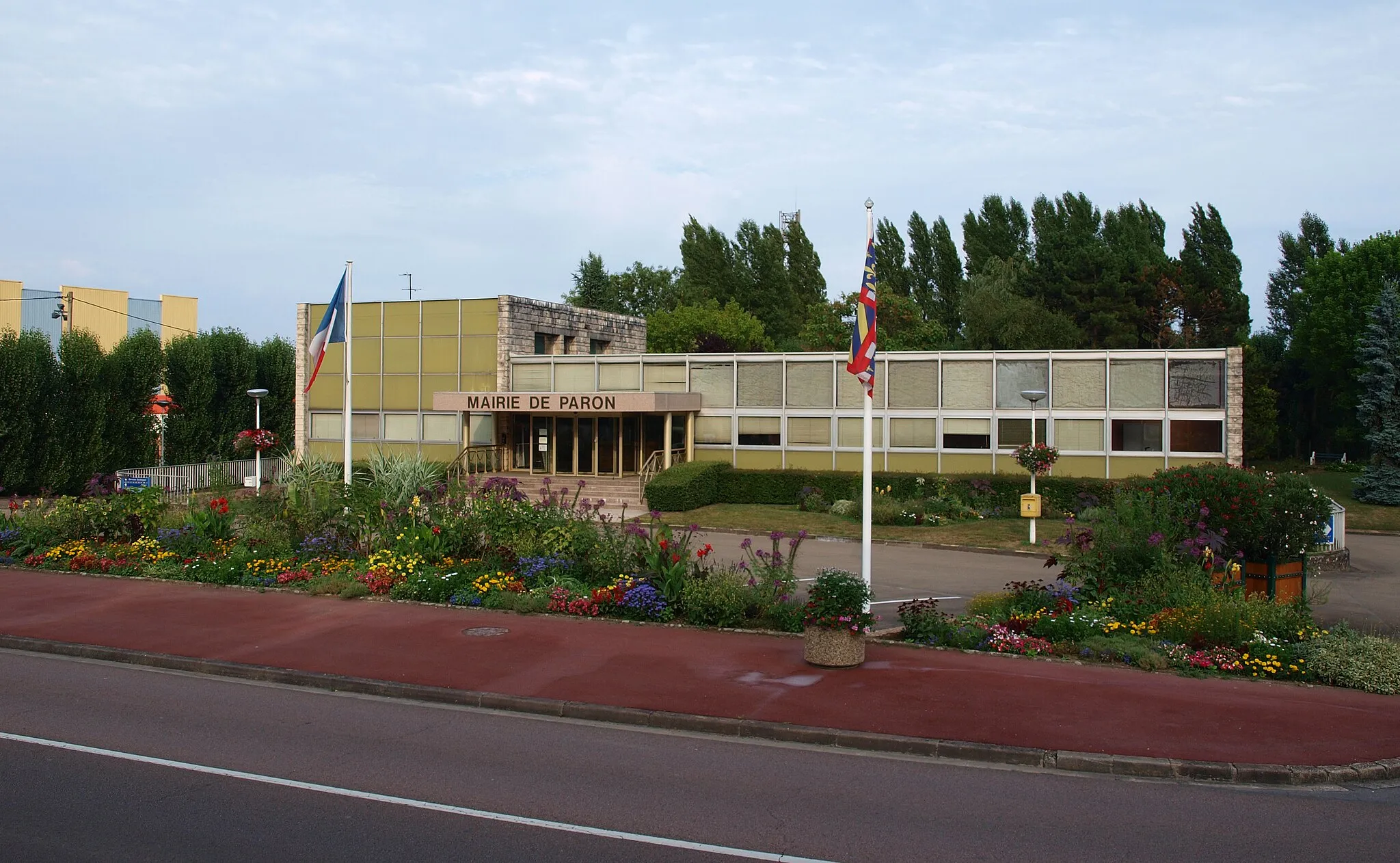 Photo showing: Paron (Yonne, France) ; la mairie