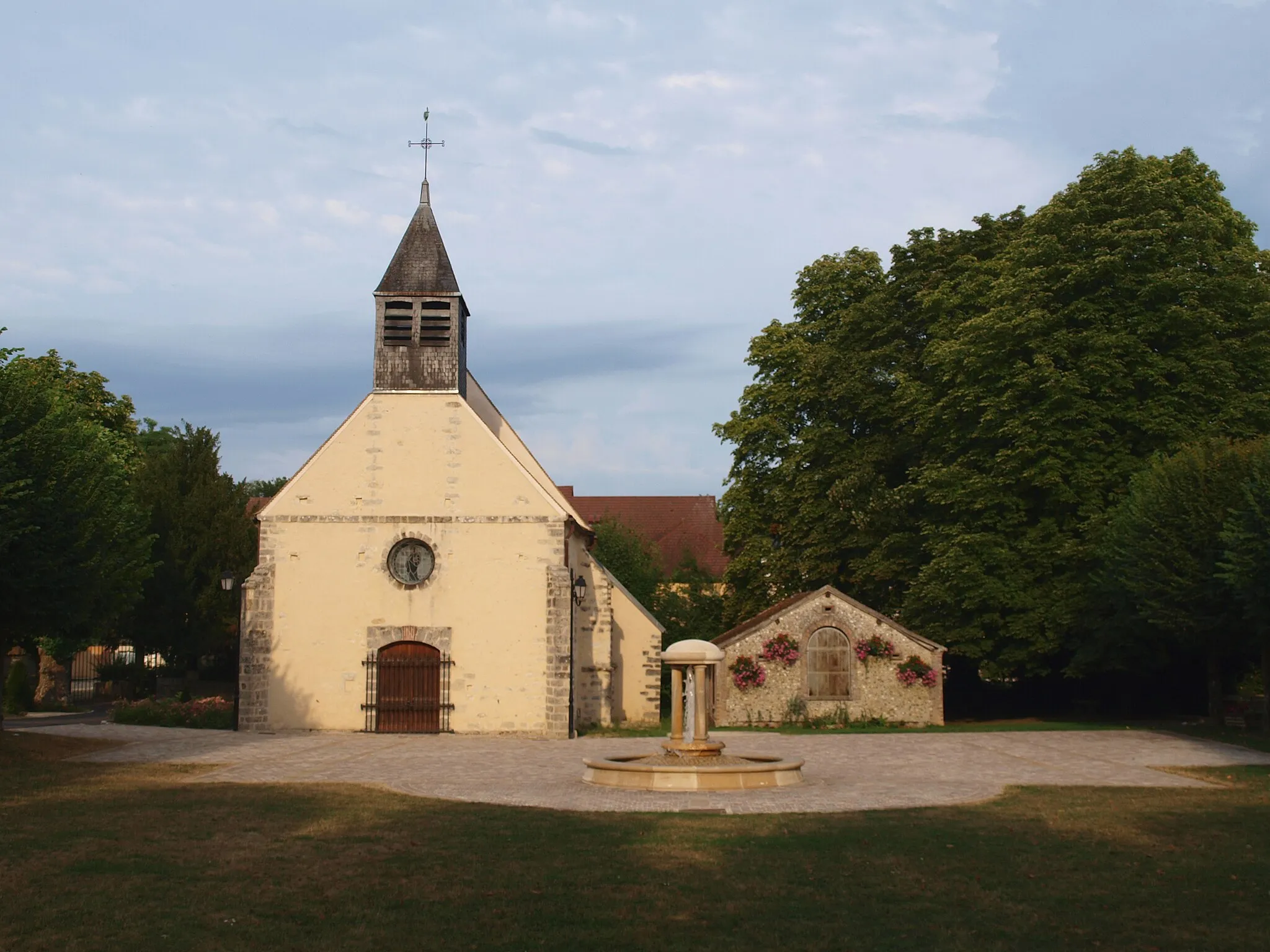 Photo showing: Paron (Yonne, France) ; l'église