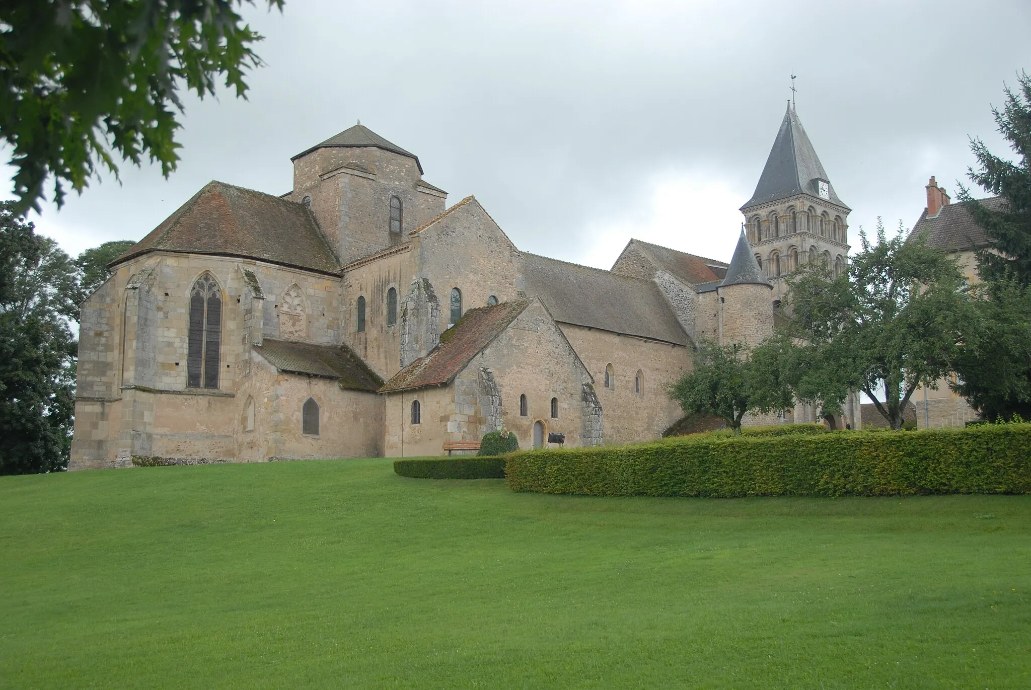 Photo showing: Perrecy-les-Forges,Prioratskirche von N