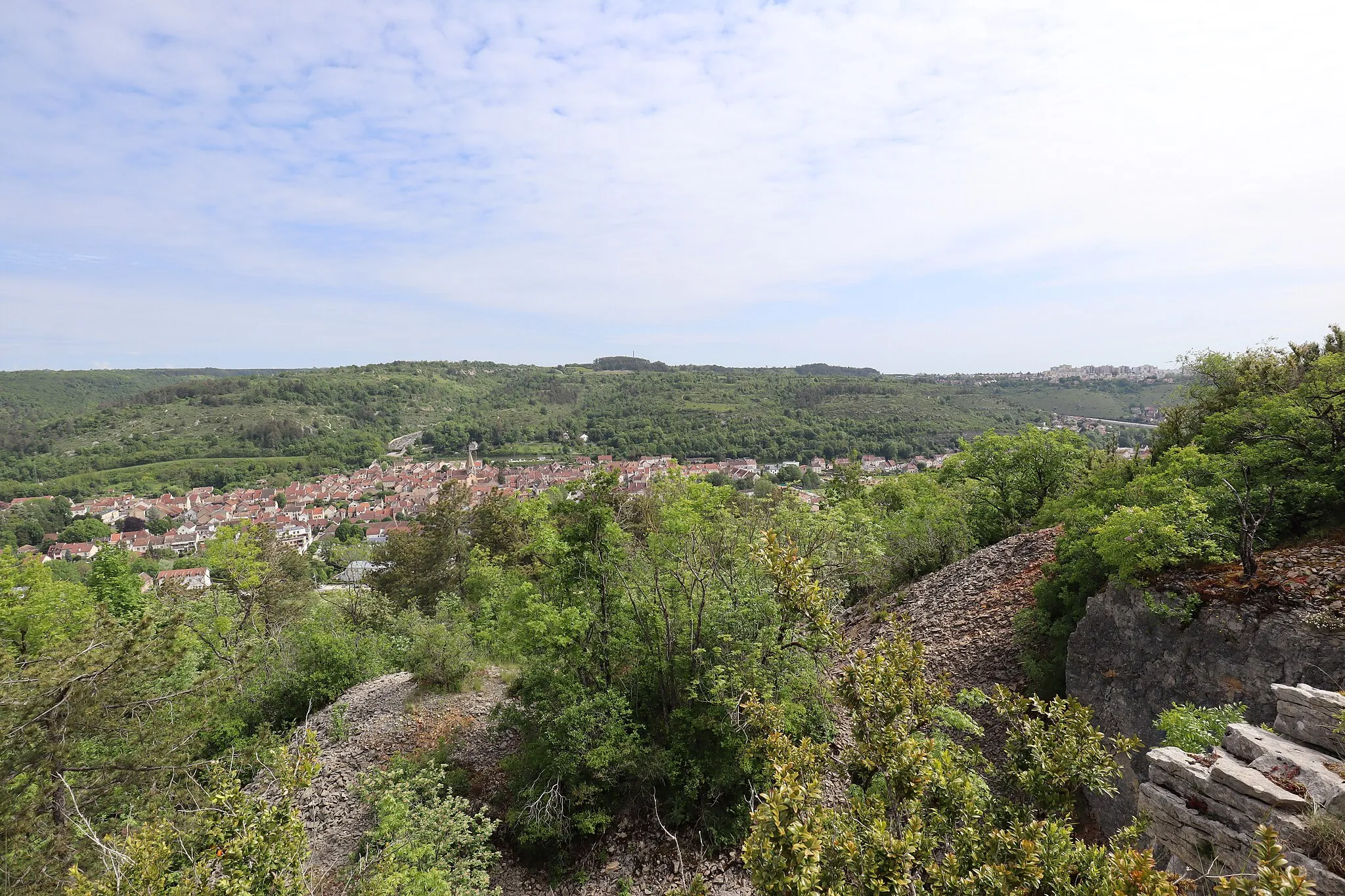 Photo showing: Le Bourg de Plombières-lès-Dijon (21) vu depuis le Plateau de La Cras.