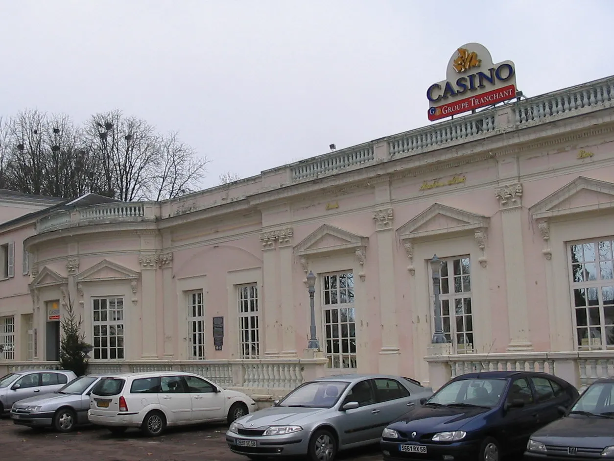 Photo showing: Casino du Nivernais à Pougues-les-Eaux (58). Je suis l'auteur du cliché pris en décembre 2004