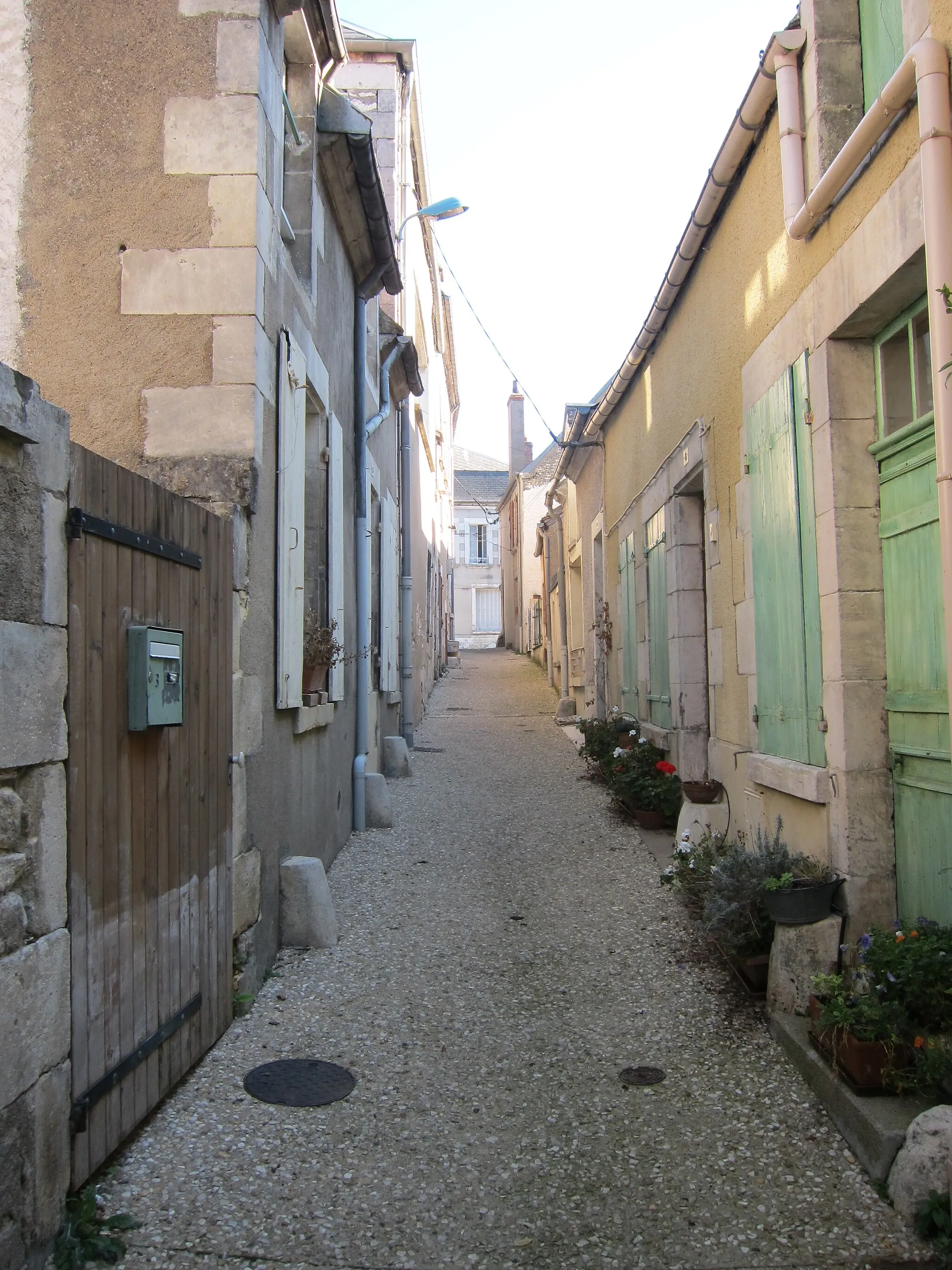 Photo showing: alley in Pouilly-sur-Loire