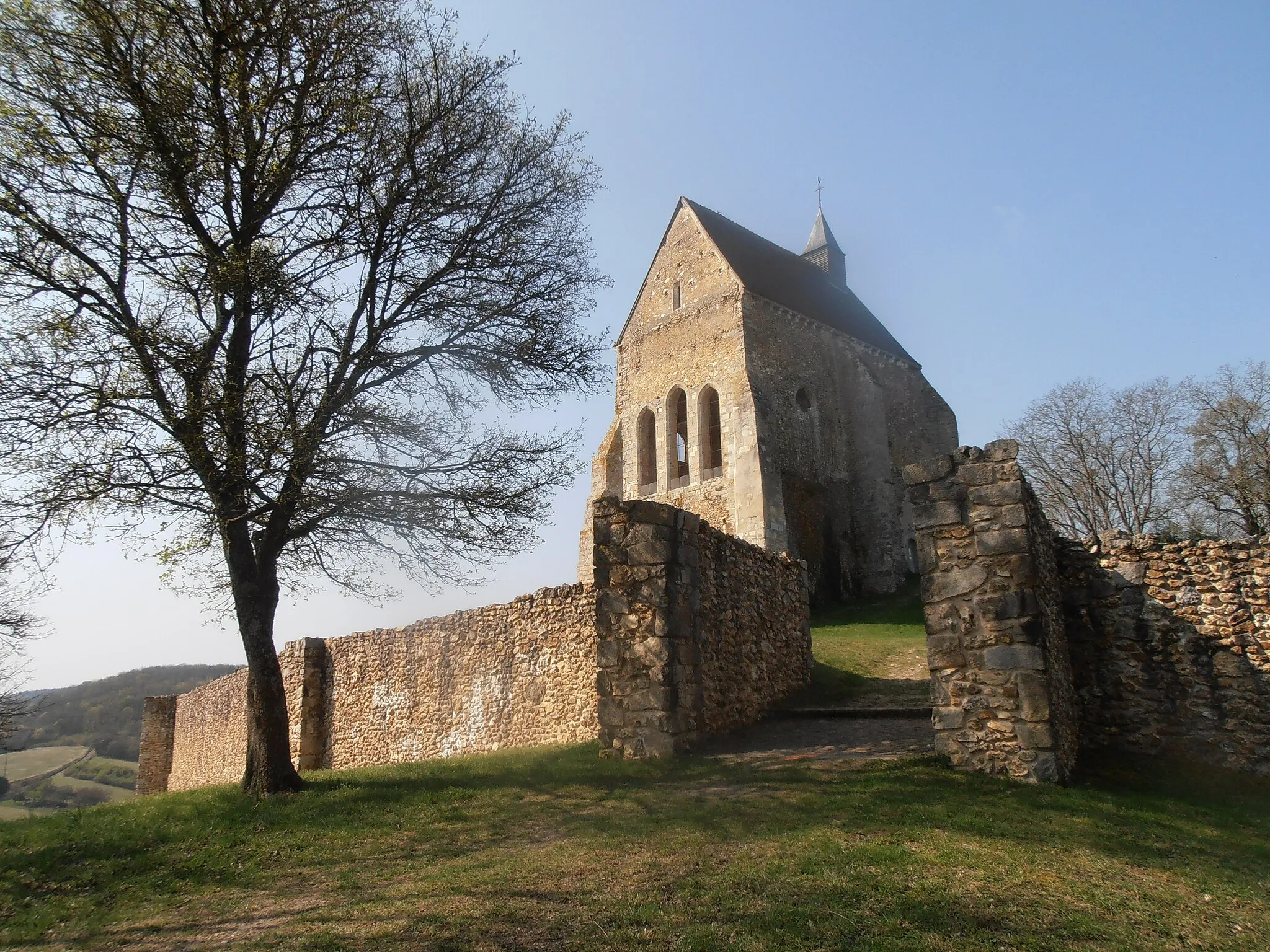 Photo showing: la chapelle de Vauguillain vue de la Poterne (saint-Julien-du-Sault) Yonne, France