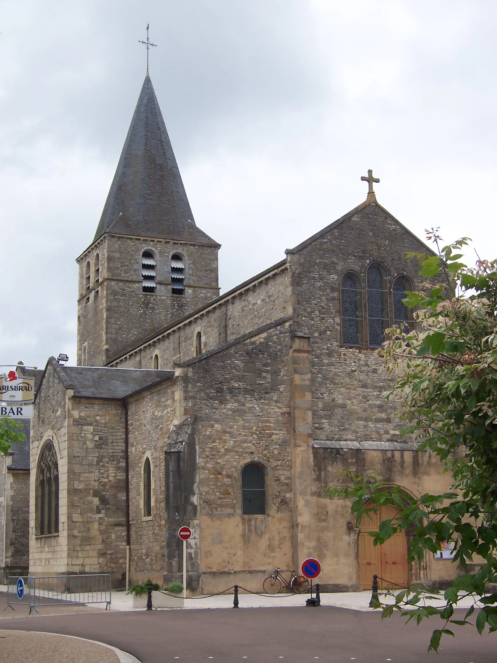Photo showing: Church of Saint-Pierre-le-Moûtier (Nièvre)
