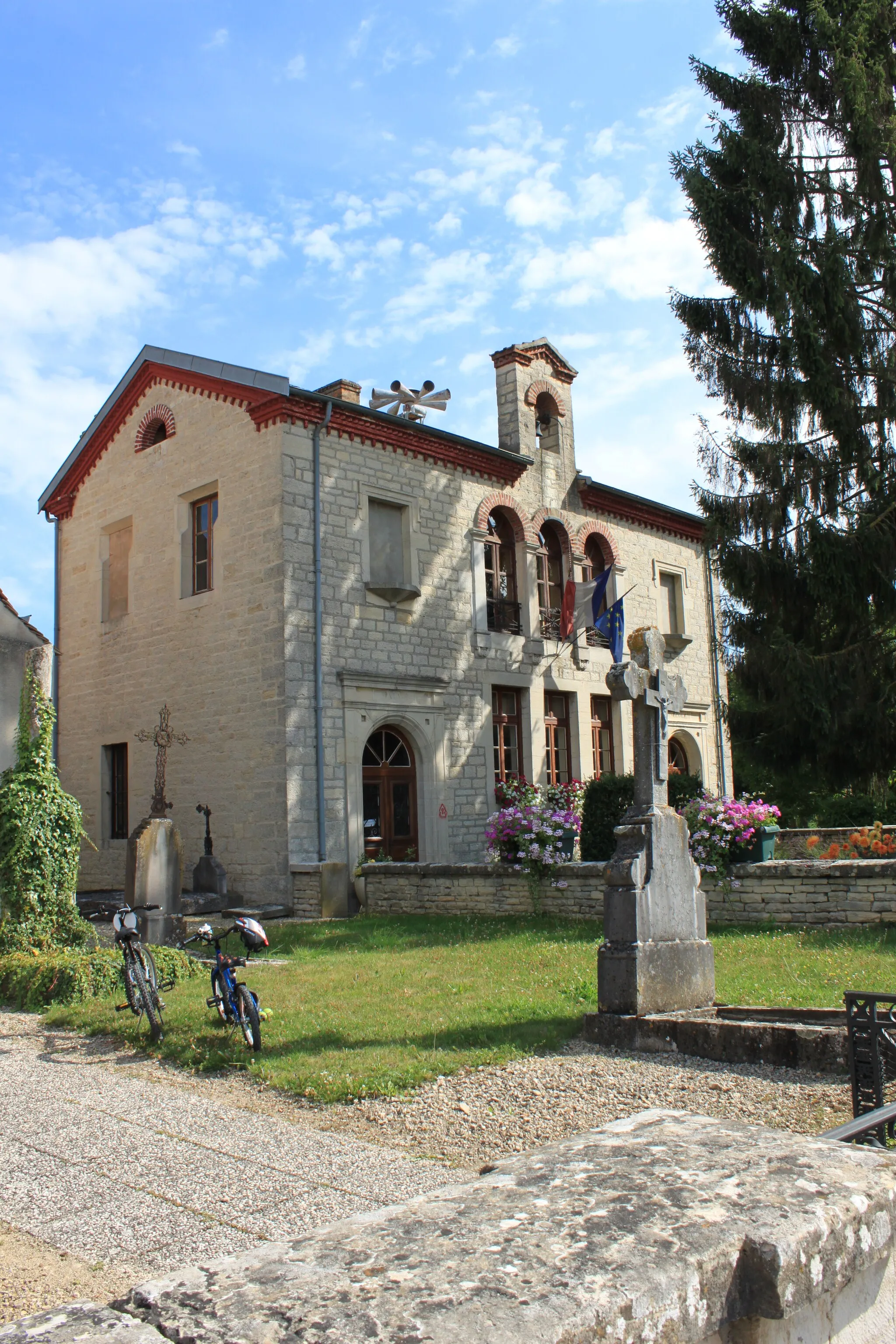 Photo showing: Mairie, Sennecey-lès-Dijon, Côte-d'Or, Bourgogne, France