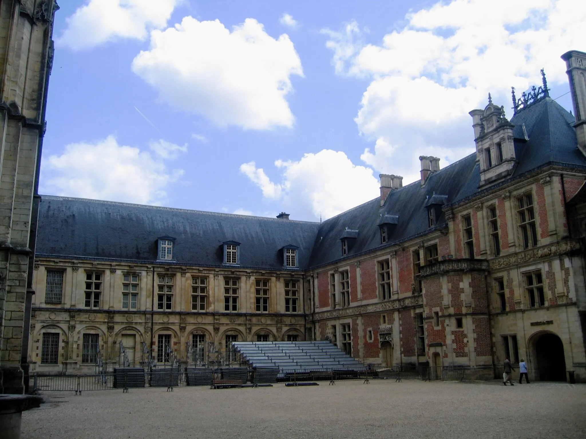 Photo showing: Yonne Sens Saint-Etienne Cour Archeveche