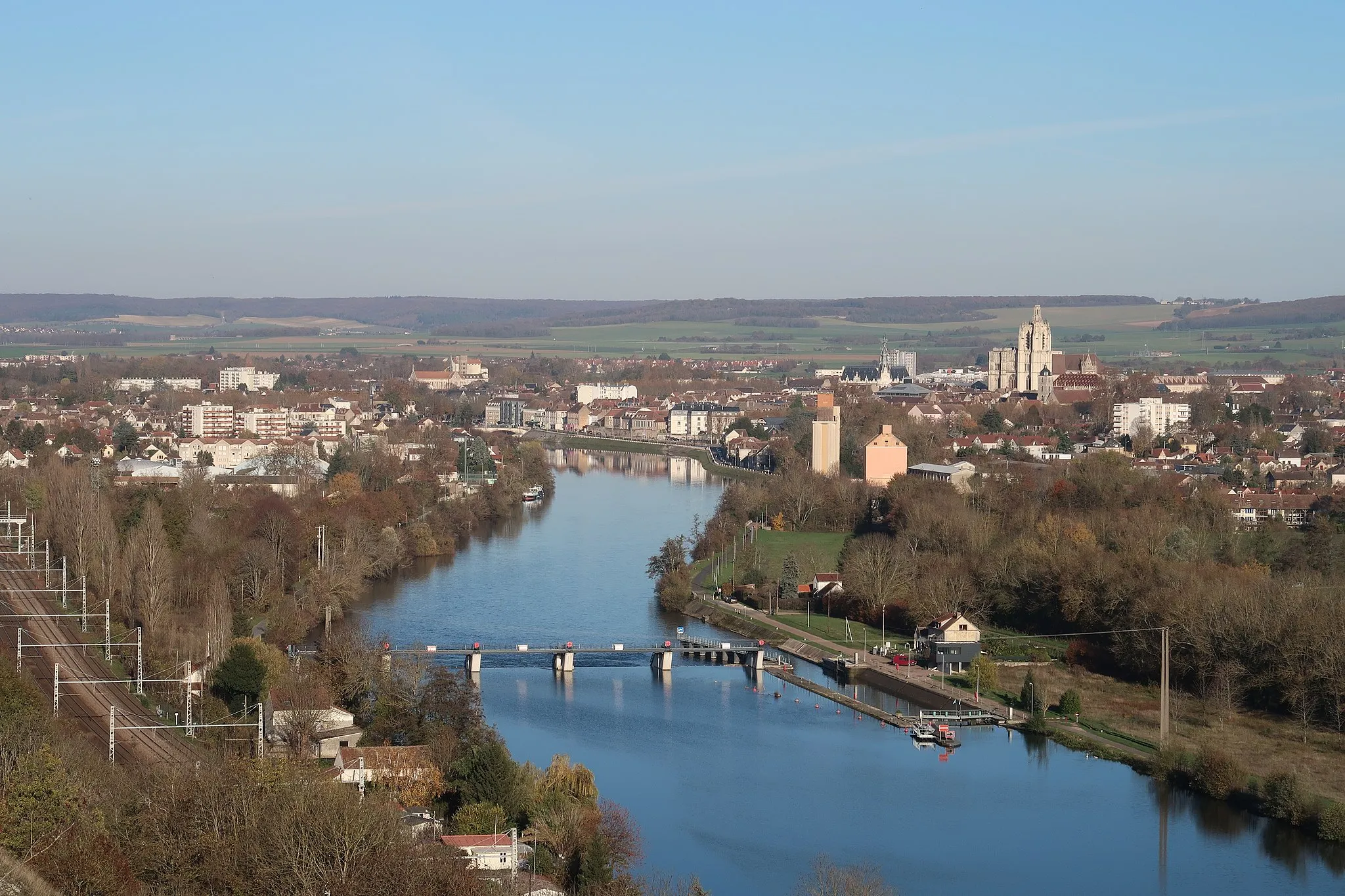 Photo showing: Panorama de Sens vu de Paron