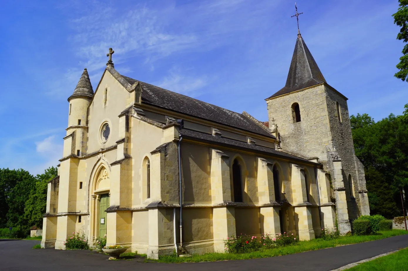 Photo showing: L' église Saint Denis (XII-XVème)