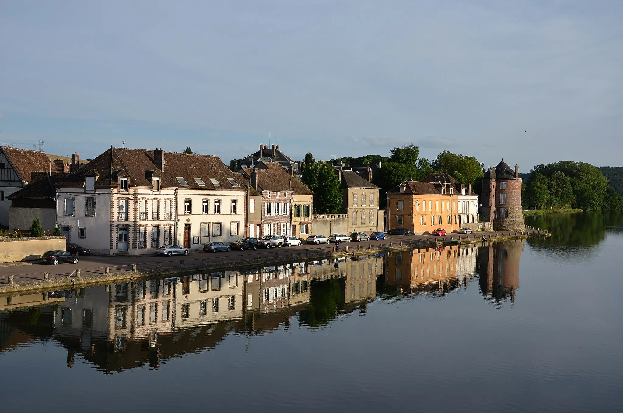 Photo showing: Yonne river in Villeneuve sur Yonne, Yonne, France