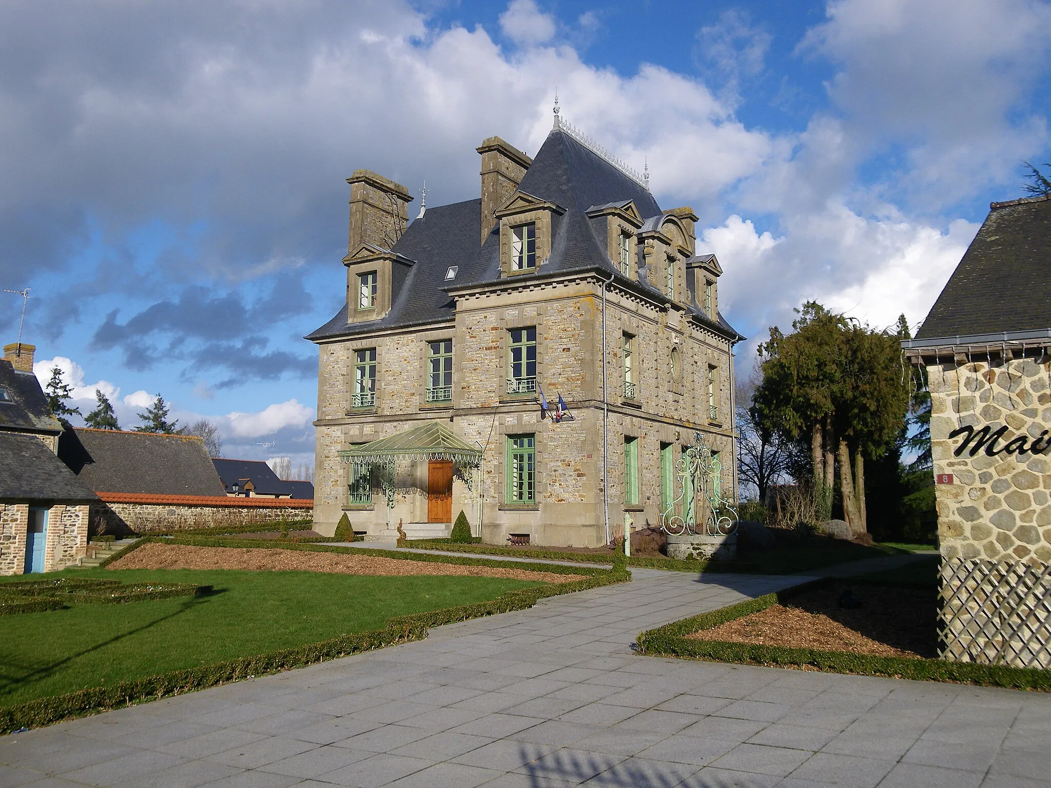 Photo showing: la mairie de bais
