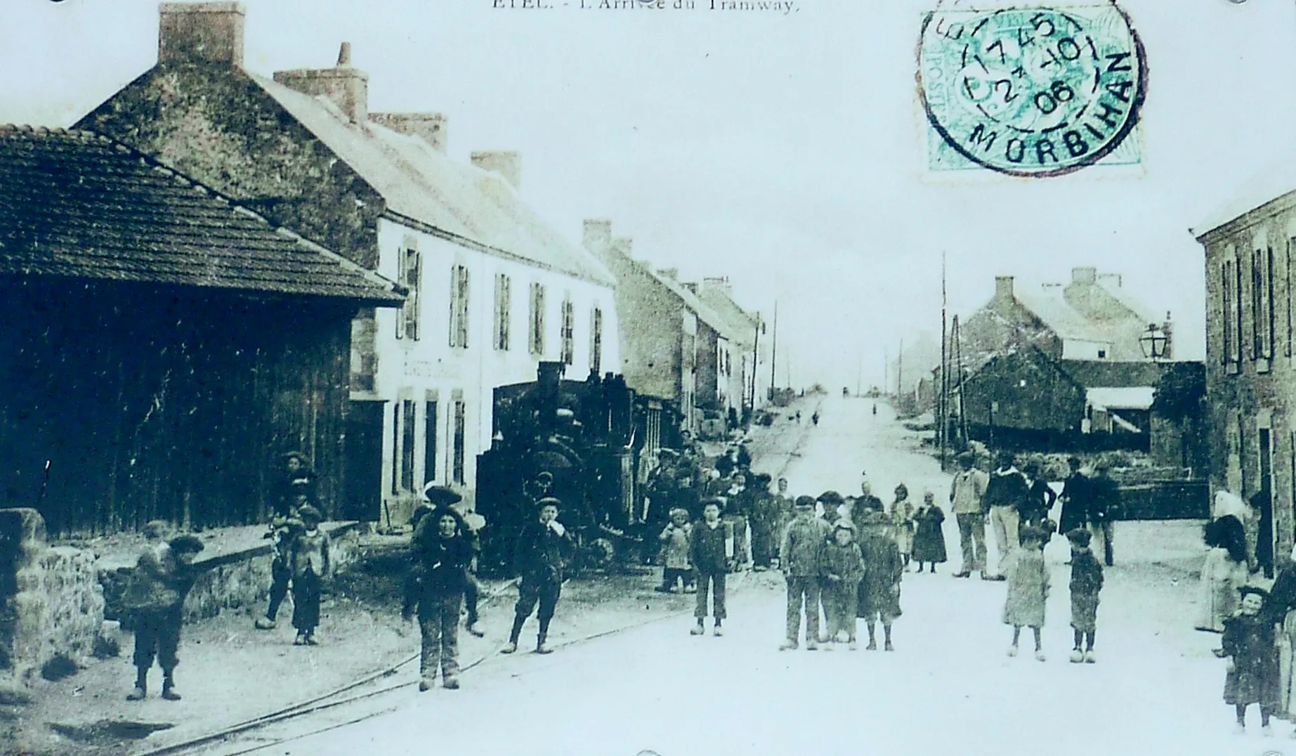 Photo showing: L'arrivée du tramway à Étel vers 1906 (carte postale).