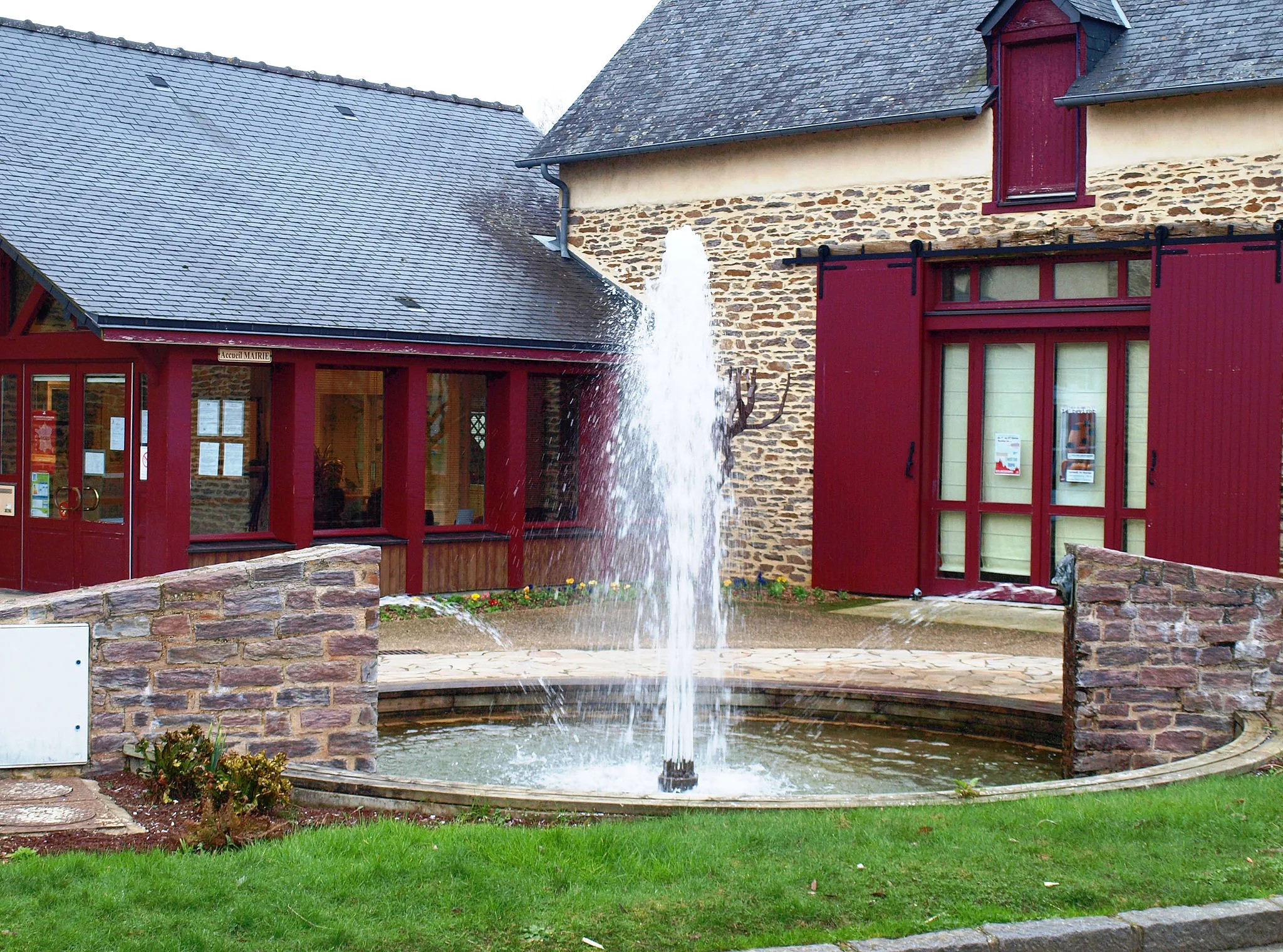 Photo showing: Bourgbarré (Ille-et-Vilaine, France) ; mairie.