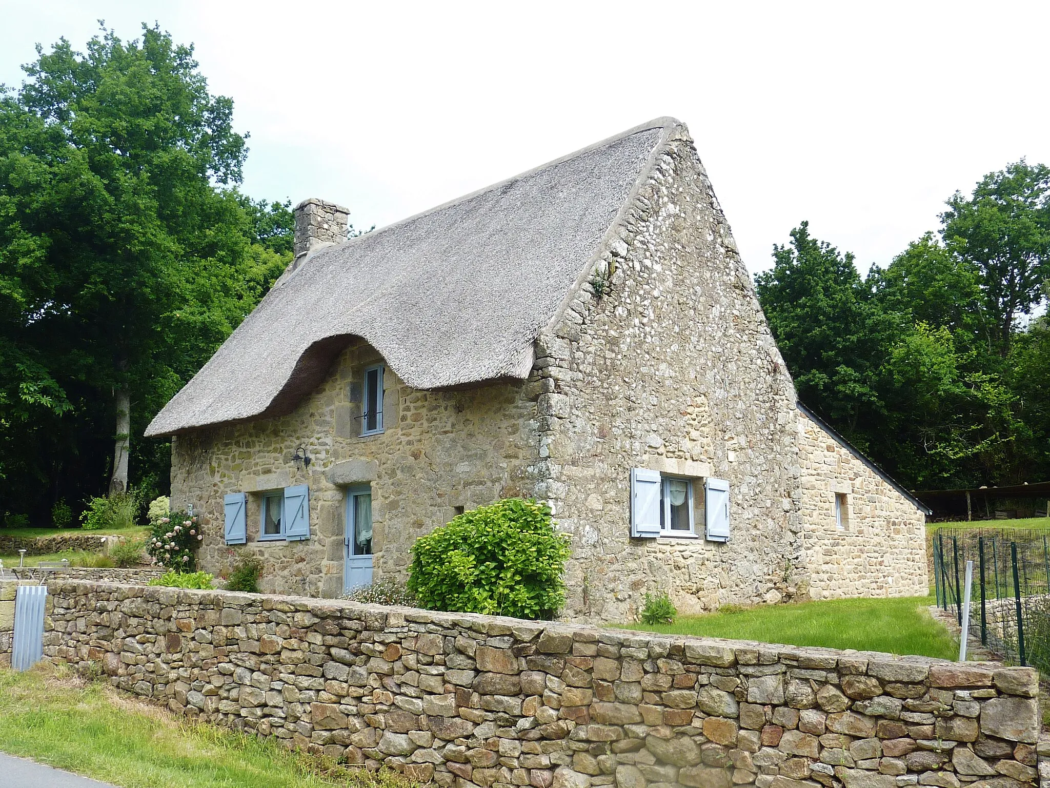 Photo showing: Brech ː chaumière près de Saint-Quirin (hameau de Saint-Guérin).