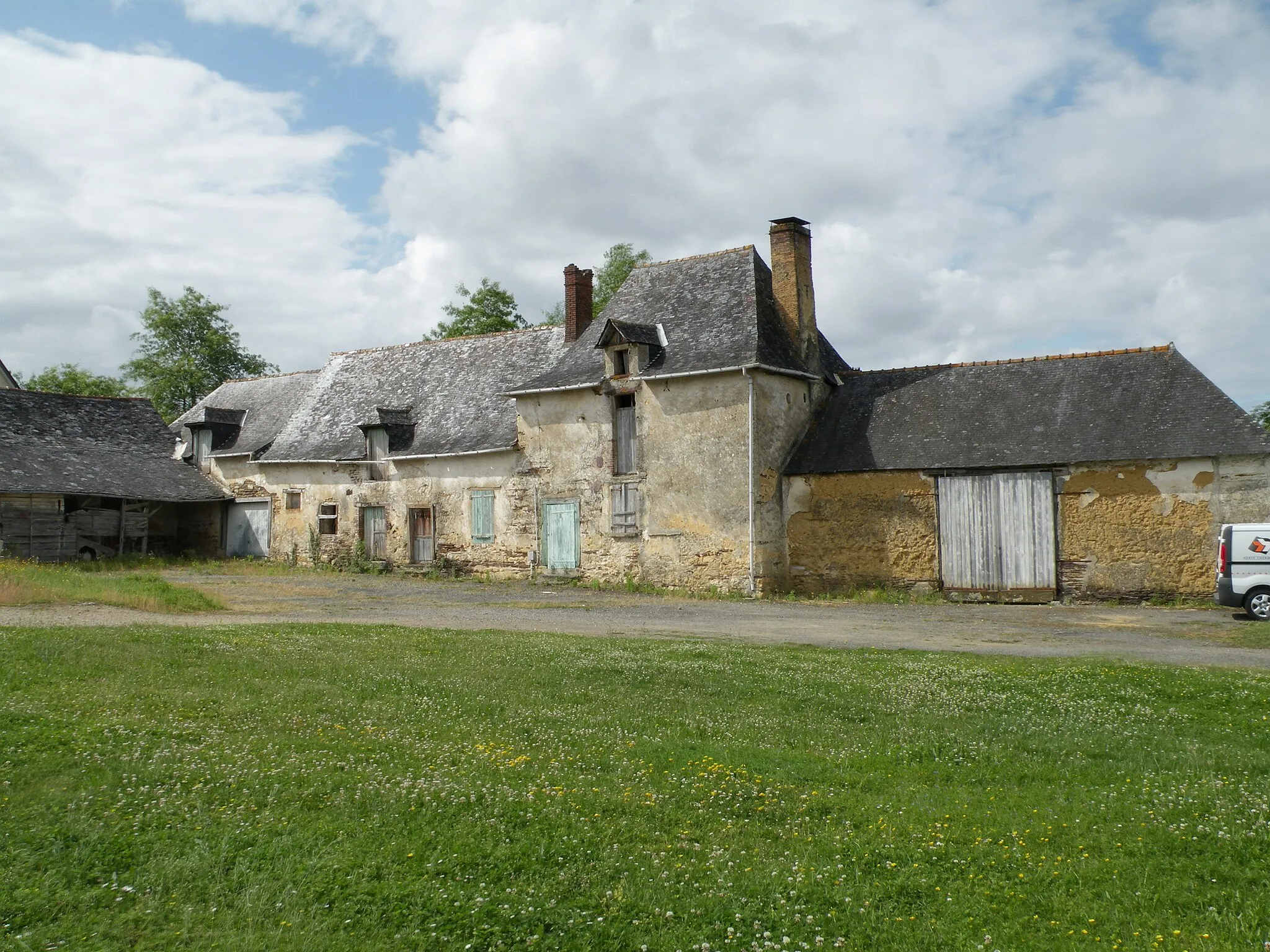 Photo showing: Ancienne ferme de la Grande Chardonnière à Chartres-de-Bretagne.